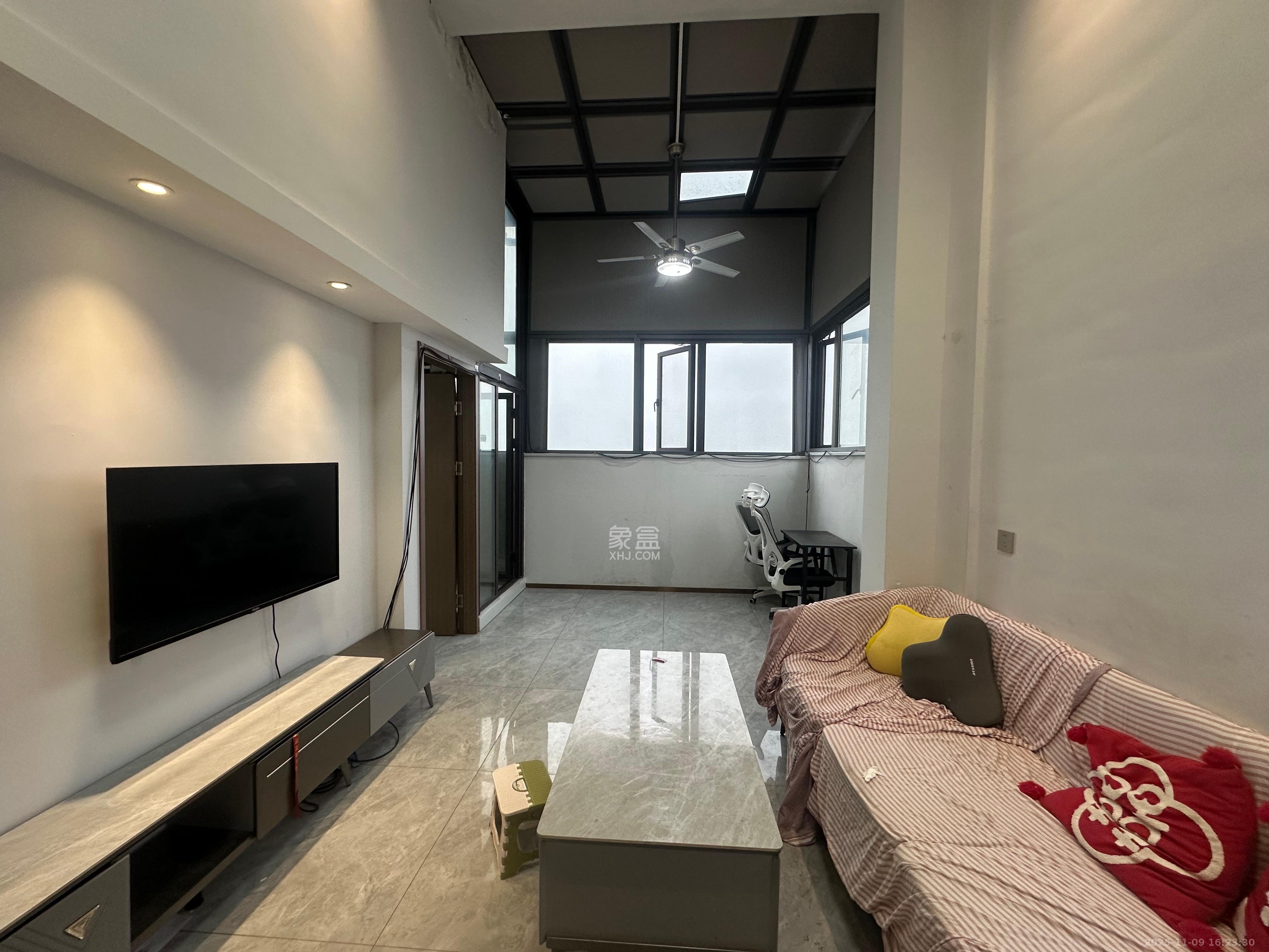 中南国际眼镜城(中伟商业中心) 1室0厅0卫 2100.0元/月 中南国际眼镜城(中伟商业中心) 1室0厅0卫 2100.0元/月室内图