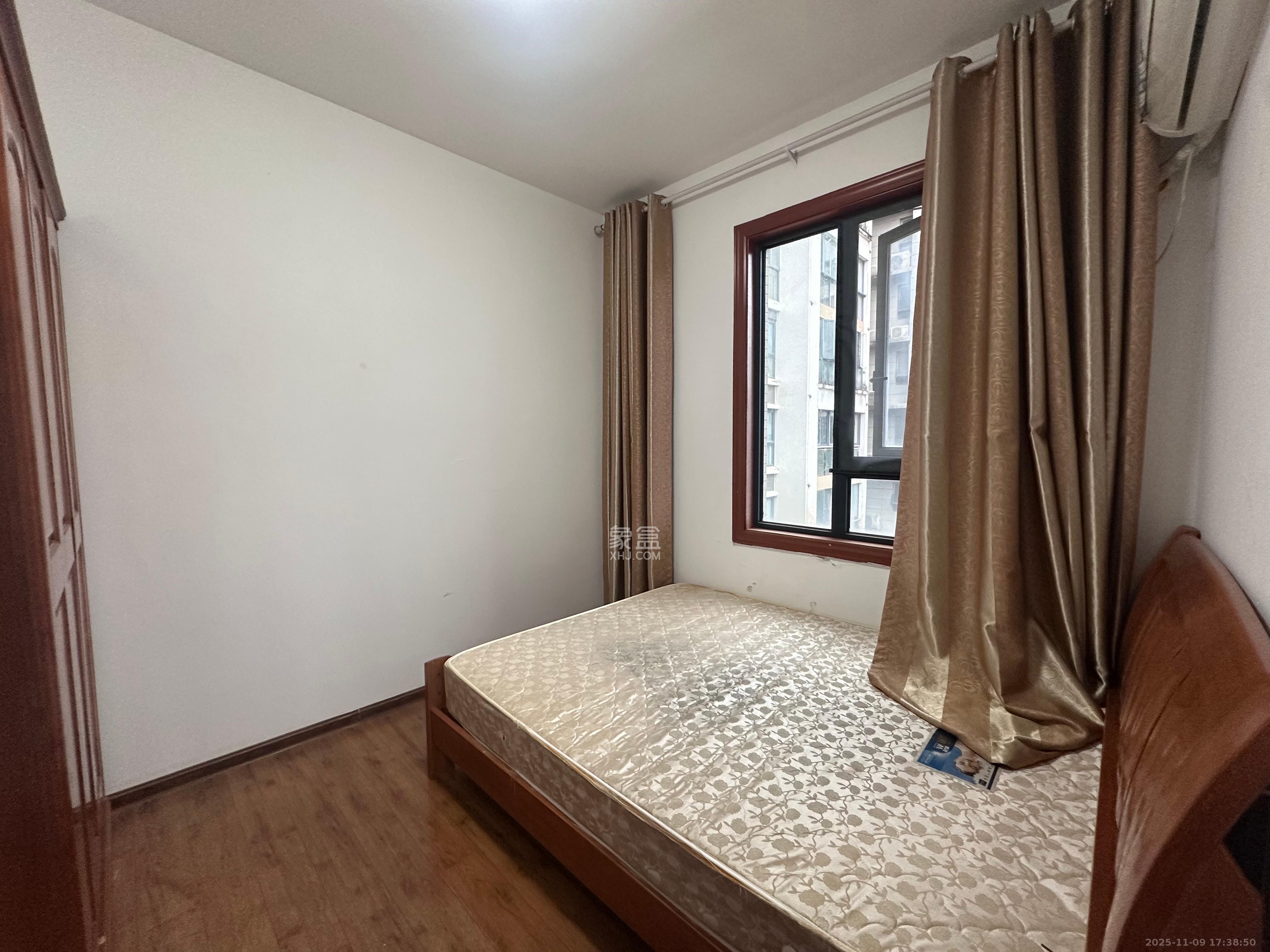 藏珑湖上国际花园 2室2厅1卫 2100.0元/月 藏珑湖上国际花园 2室2厅1卫 2100.0元/月室内图