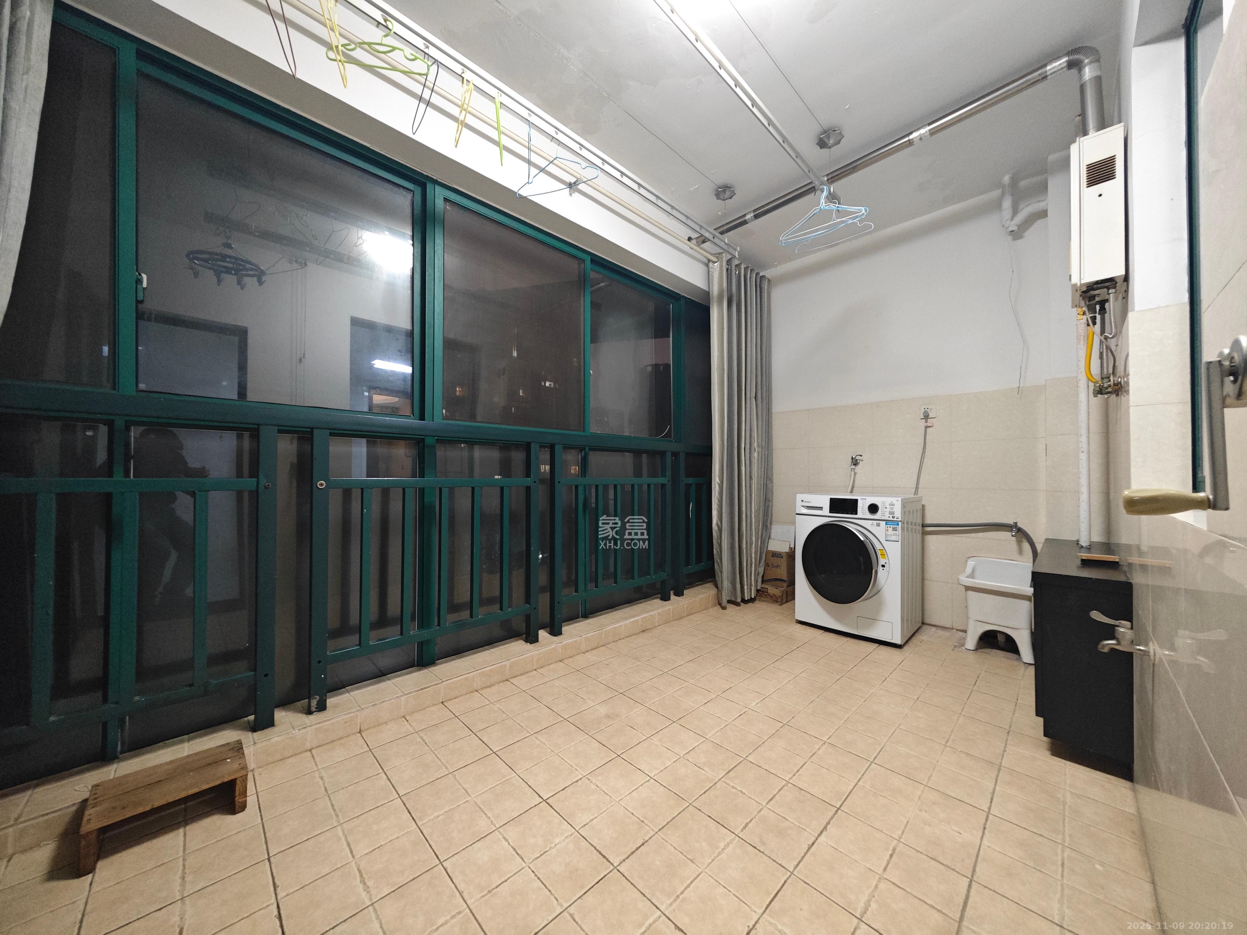 华盛世纪新城  3室2厅2卫    2600.0元/月室内图