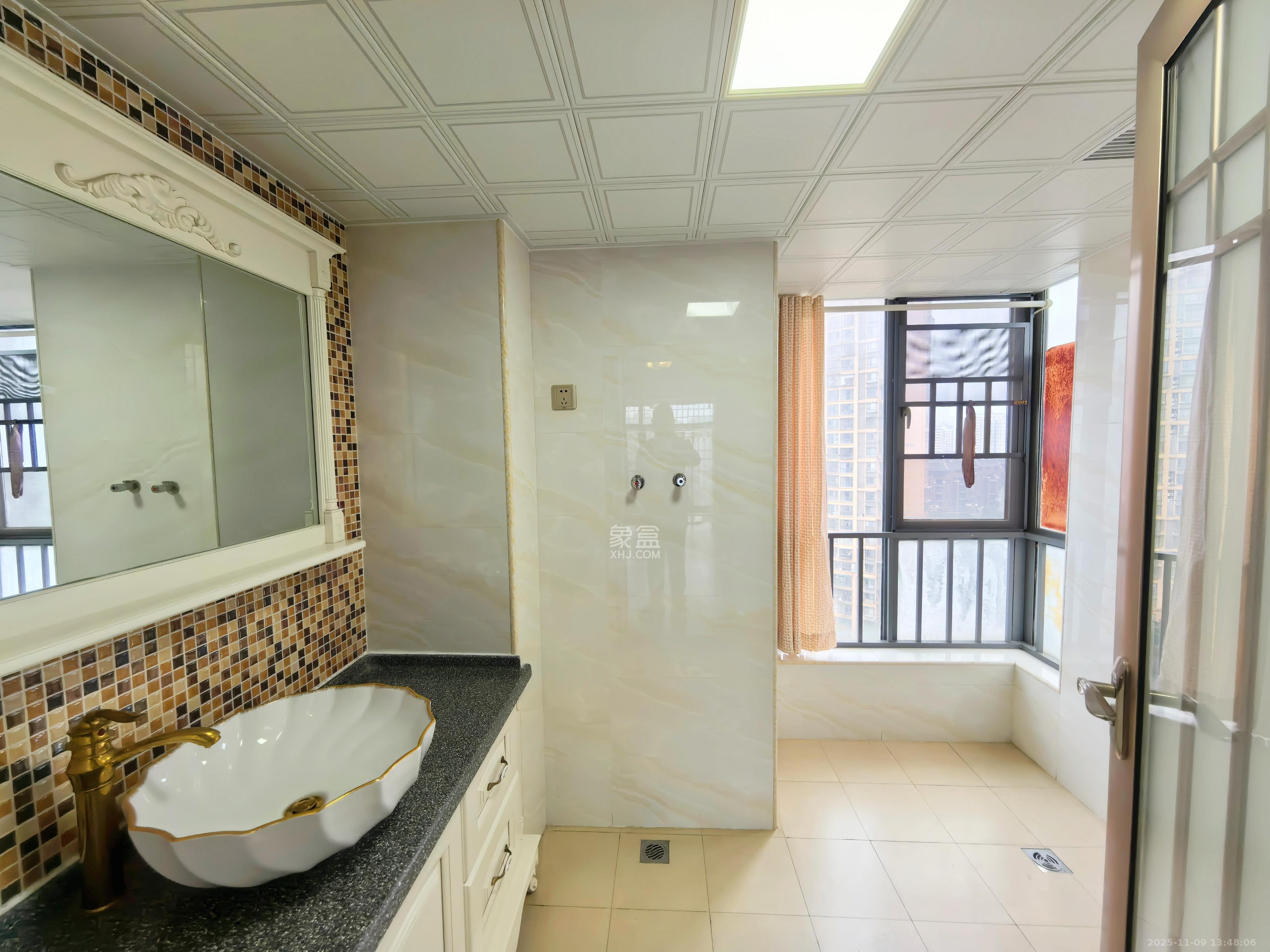 中城丽景香山园  3室2厅2卫    3500.0元/月室内图