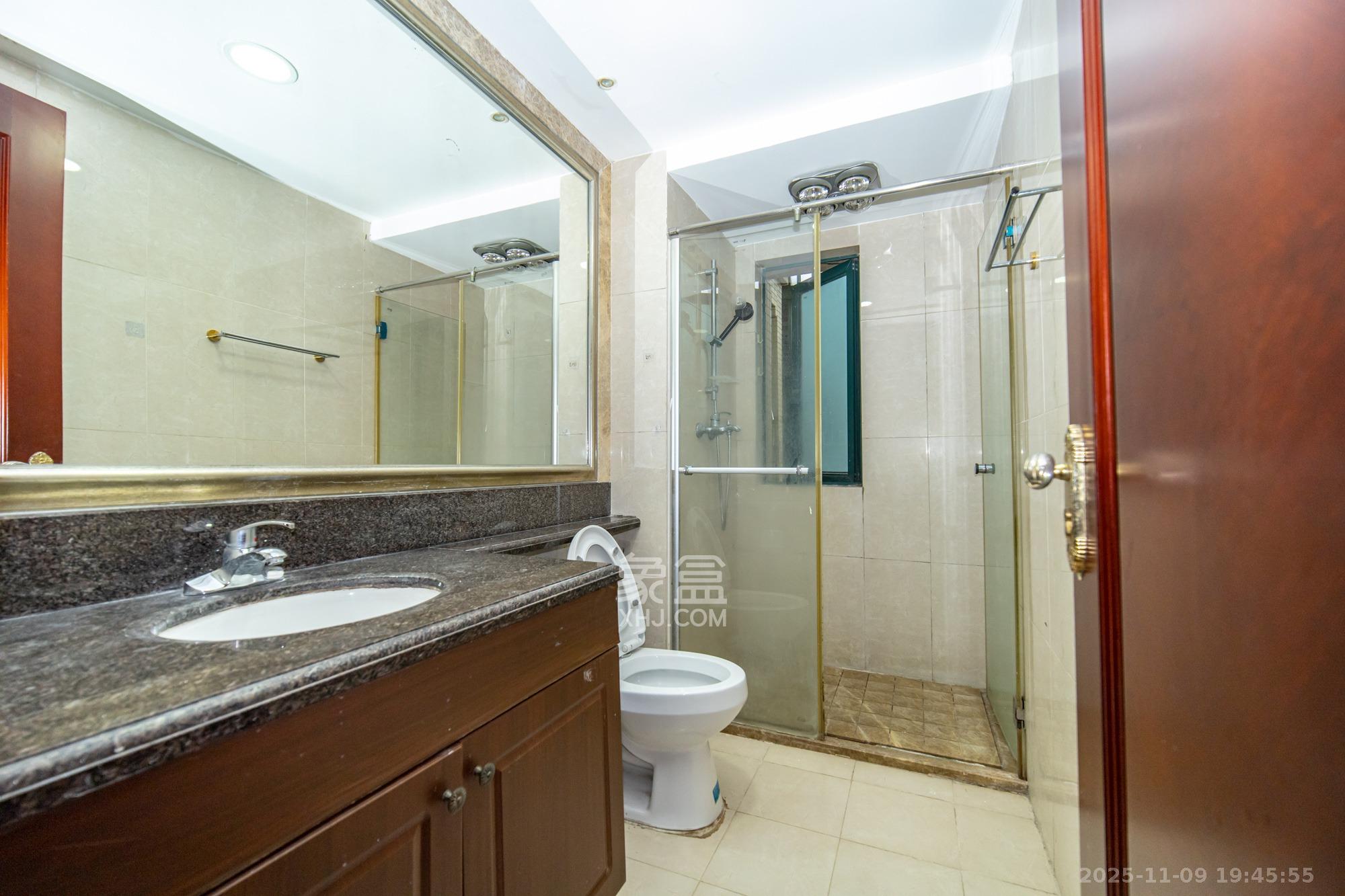 恒大雅苑 3室2厅1卫 85.0万 恒大雅苑 3室2厅1卫 85.0万卫生间