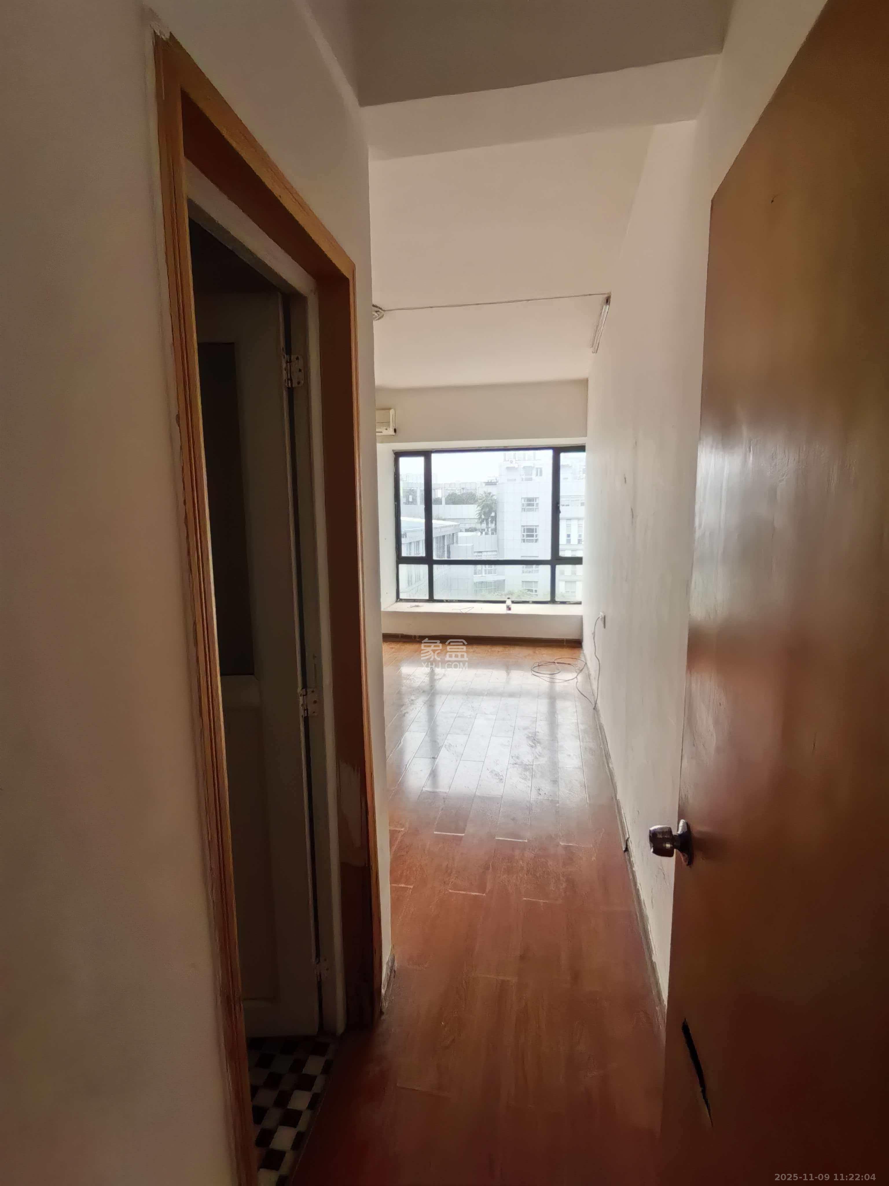 梦网景园  4室2厅2卫    3400.0元/月室内图