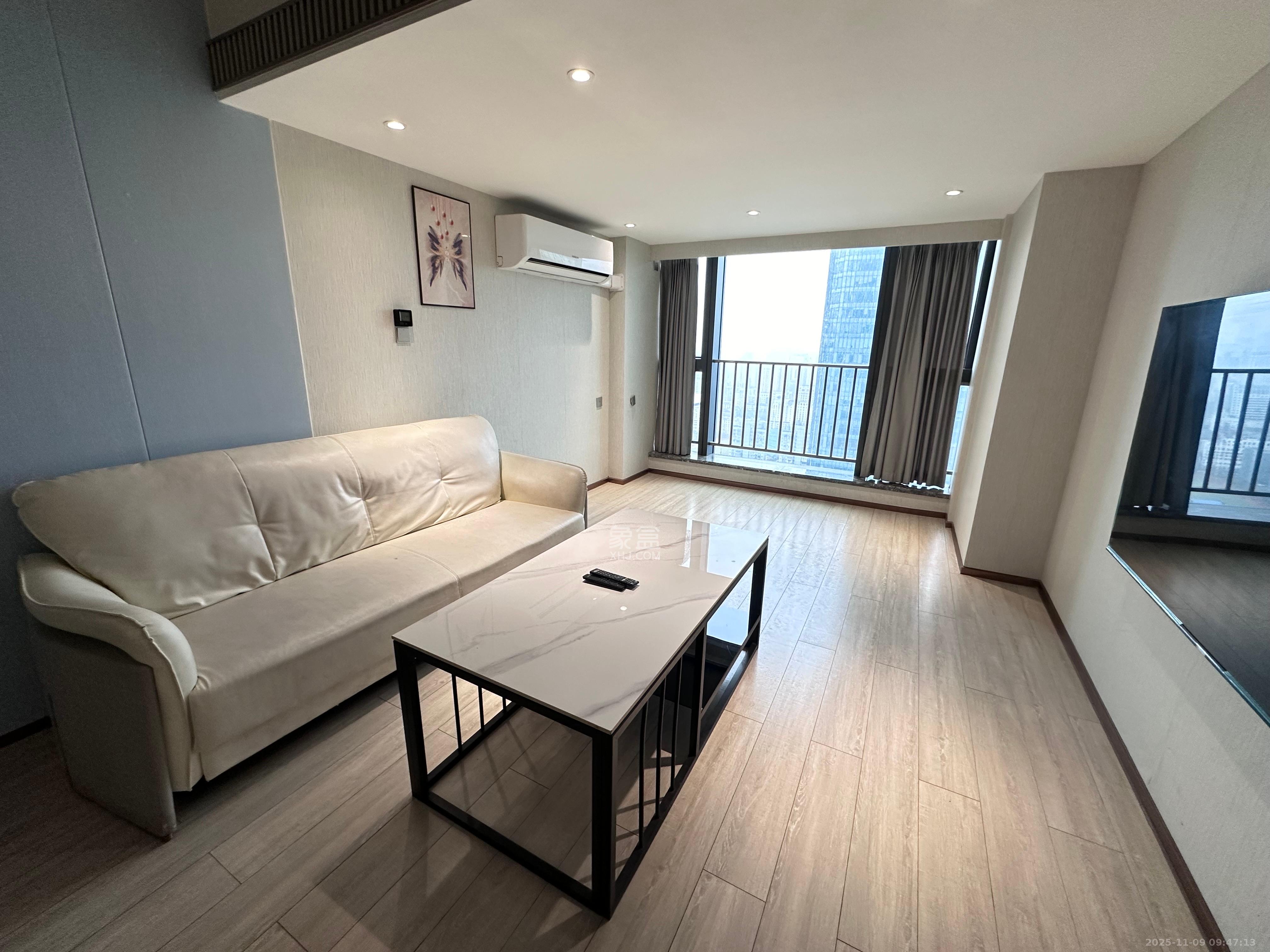 华远华时代  3室1厅2卫    3200.0元/月