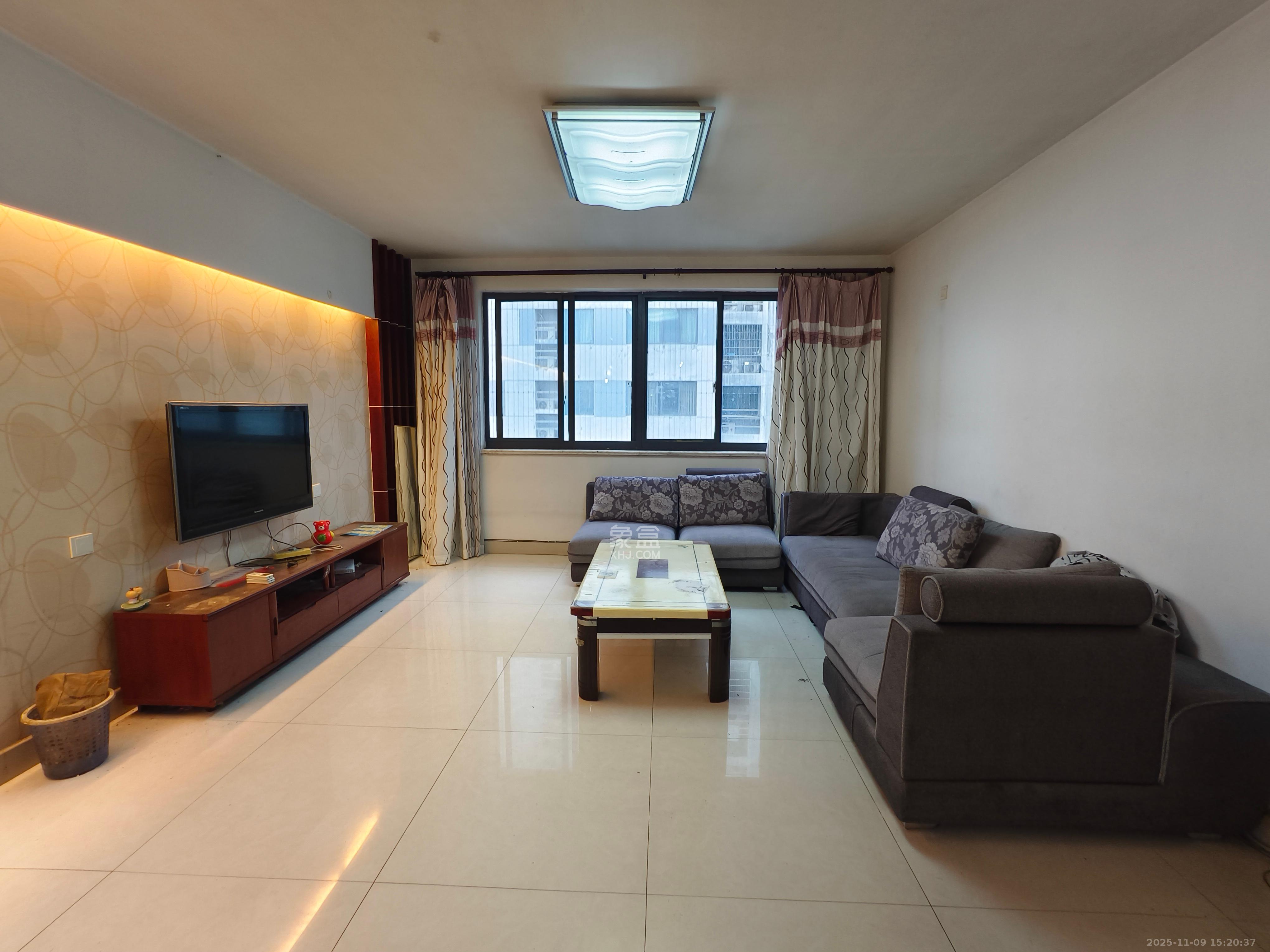 阳光100一期、四五期  4室2厅2卫    2800.0元/月室内图1