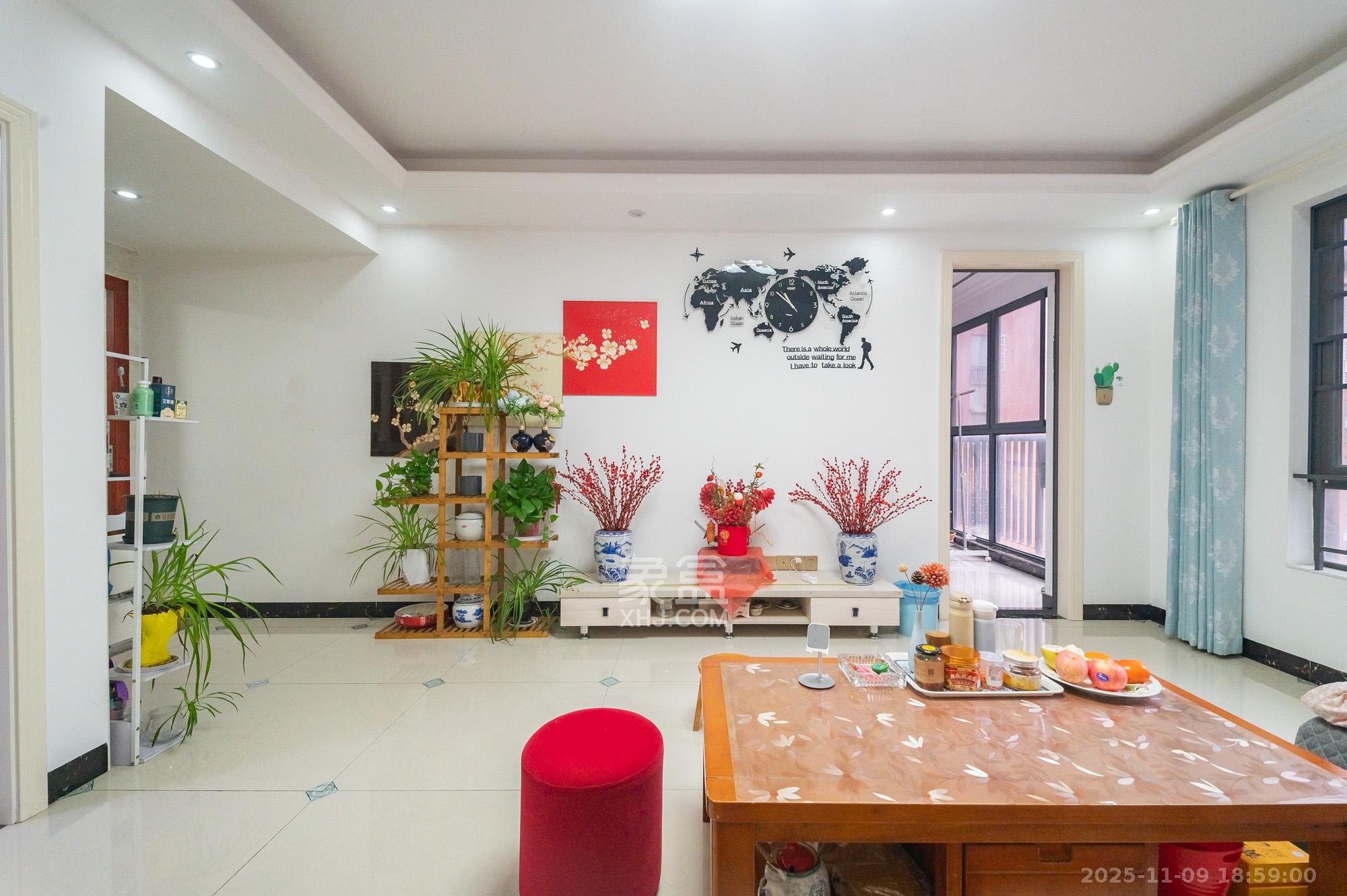 华润凤凰城二期 3室2厅2卫 88.0万 华润凤凰城二期 3室2厅2卫 88.0万客厅