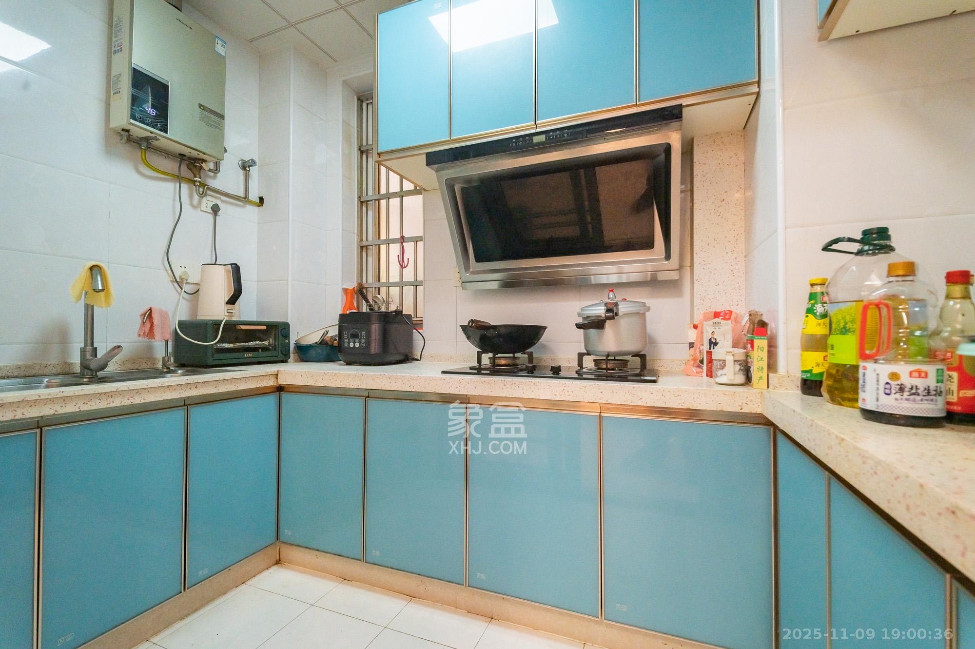 MOMA当代广场 3室2厅1卫 54.5万 MOMA当代广场 3室2厅1卫 54.5万厨房