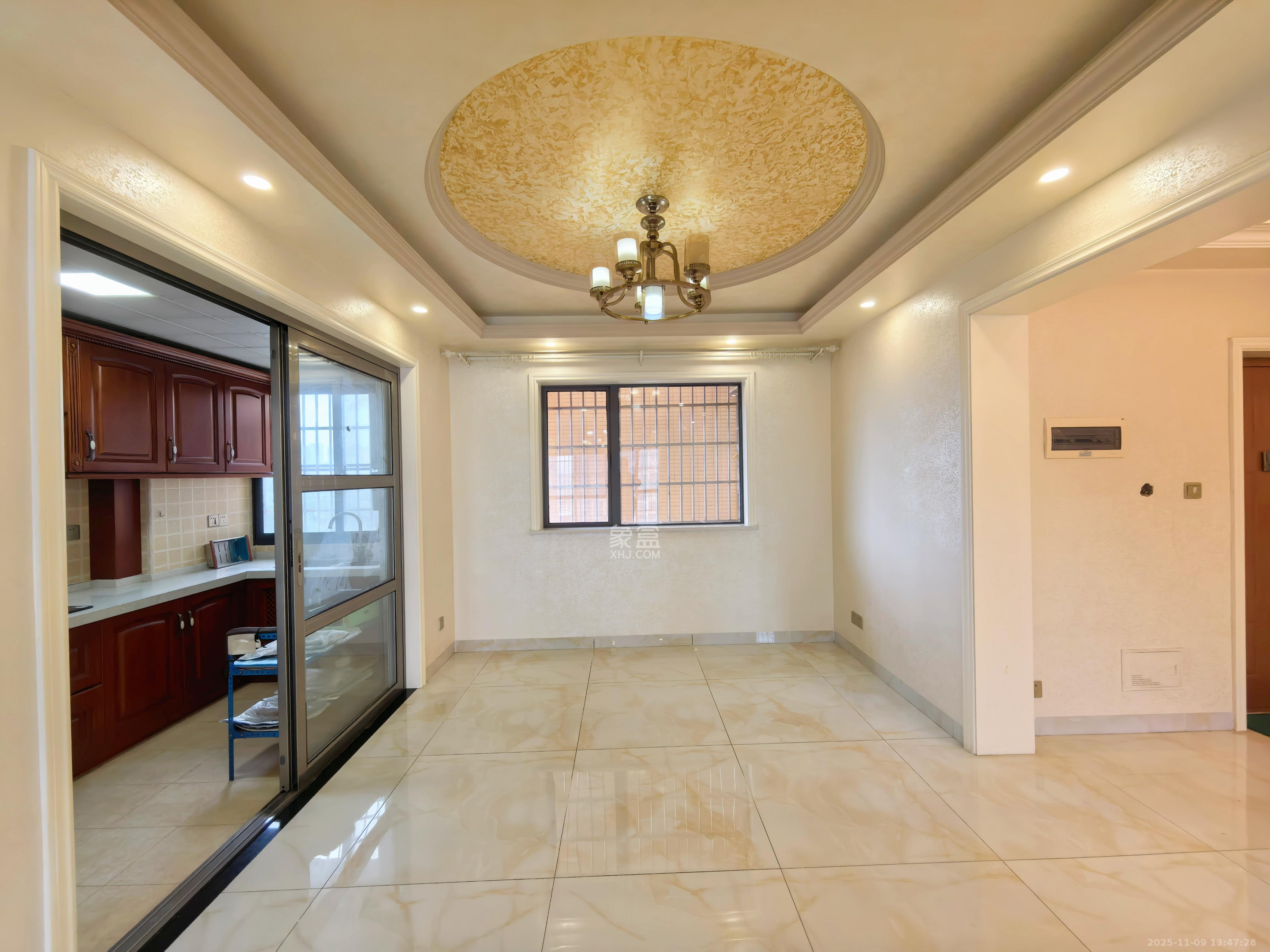 中城丽景香山园 3室2厅2卫 3500.0元/月 中城丽景香山园 3室2厅2卫 3500.0元/月室内图