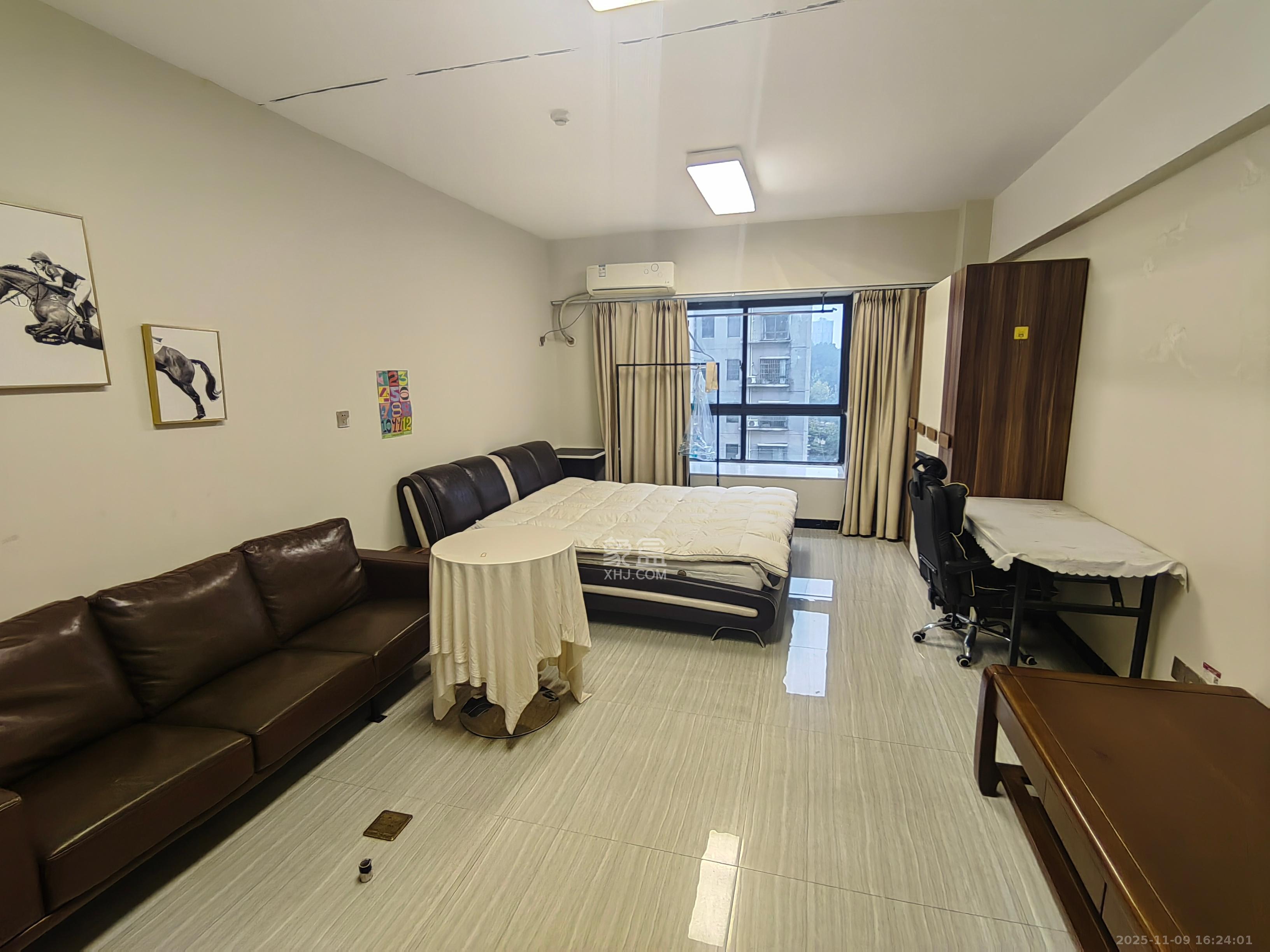 世纪桃花苑  1室0厅1卫    1300.0元/月