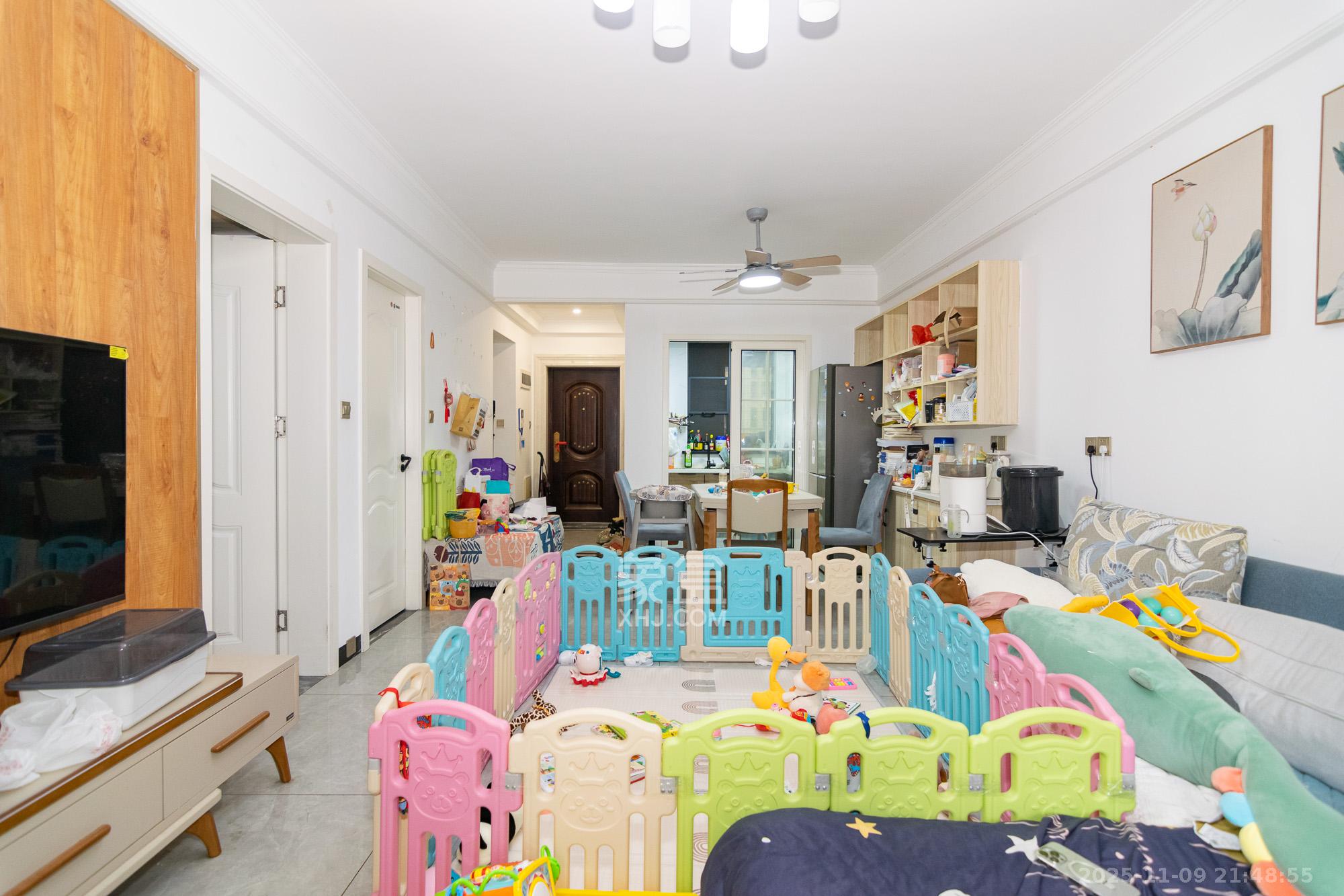 澳海月亮湾  3室2厅1卫    69.8万客厅