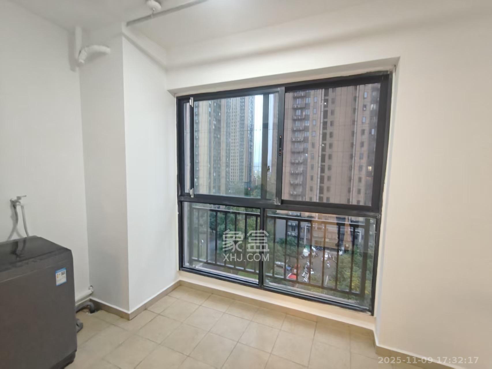 麓谷小镇  3室2厅1卫    2400.0元/月室内图