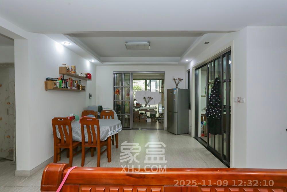 钰龙天下一期  3室2厅2卫    4200.0元/月室内图