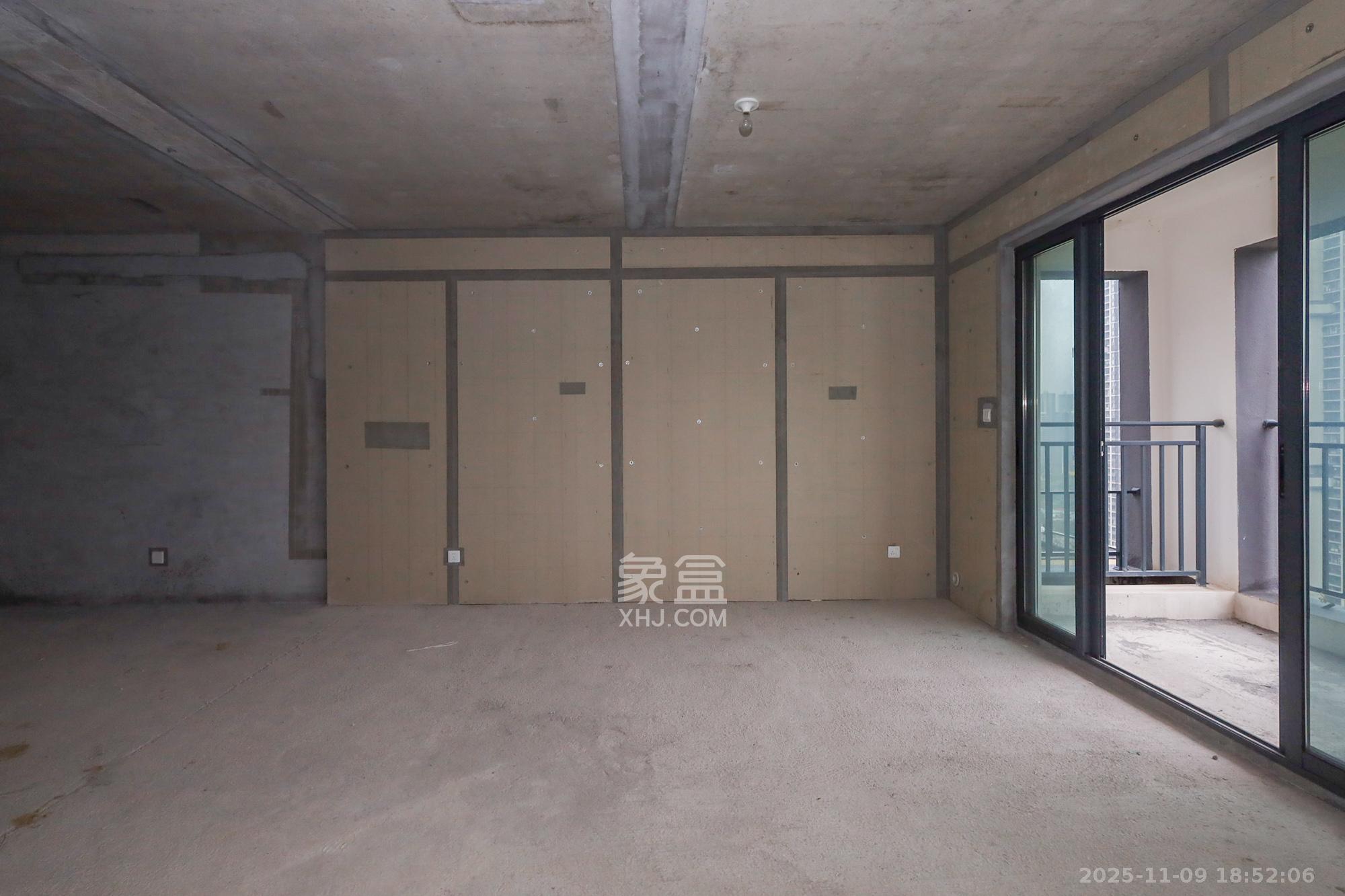 轨道中建麓江府  3室2厅2卫    165.0万