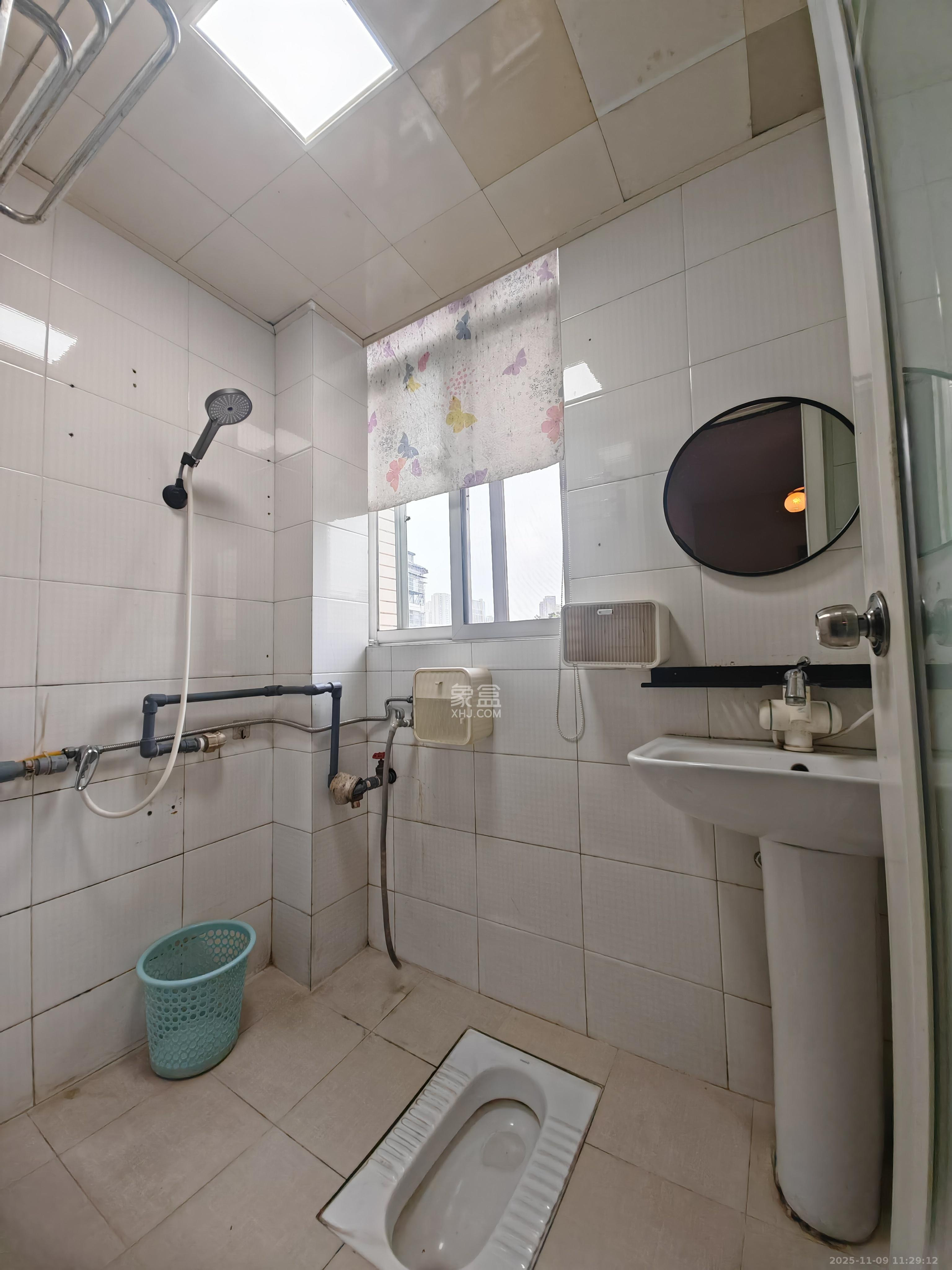 枫林绿洲  3室2厅2卫    2000.0元/月室内图