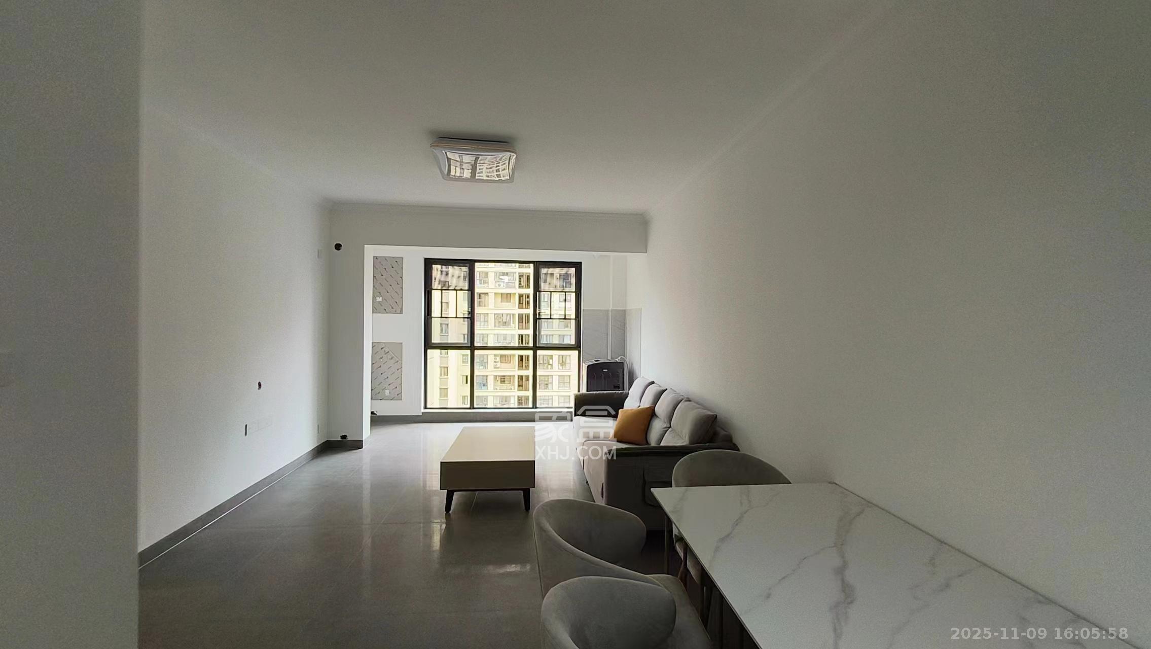 绿地新都会  3室2厅2卫    2400.0元/月