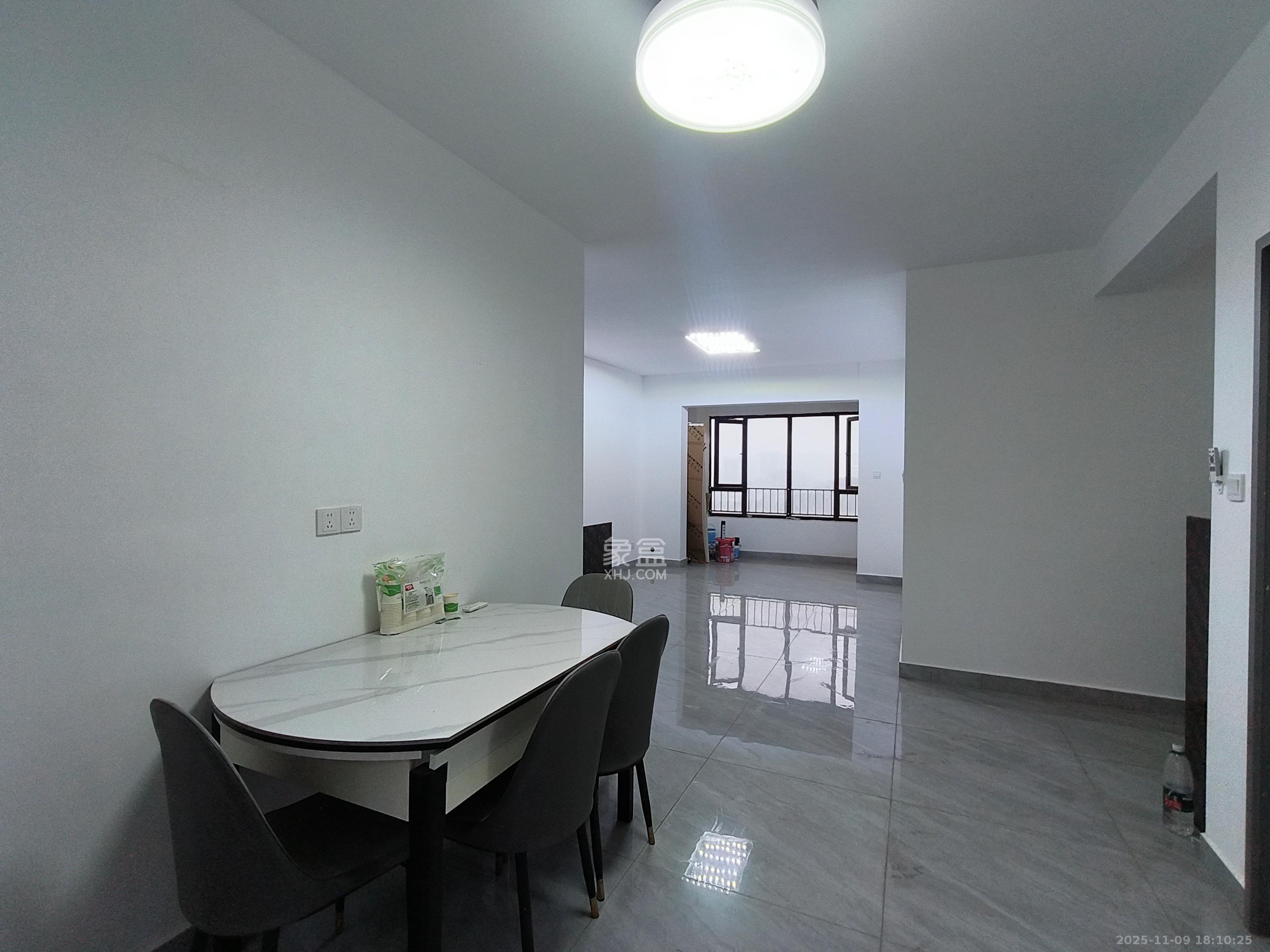 卓越蔚蓝城邦 3室2厅2卫 2200.0元/月 卓越蔚蓝城邦 3室2厅2卫 2200.0元/月室内图