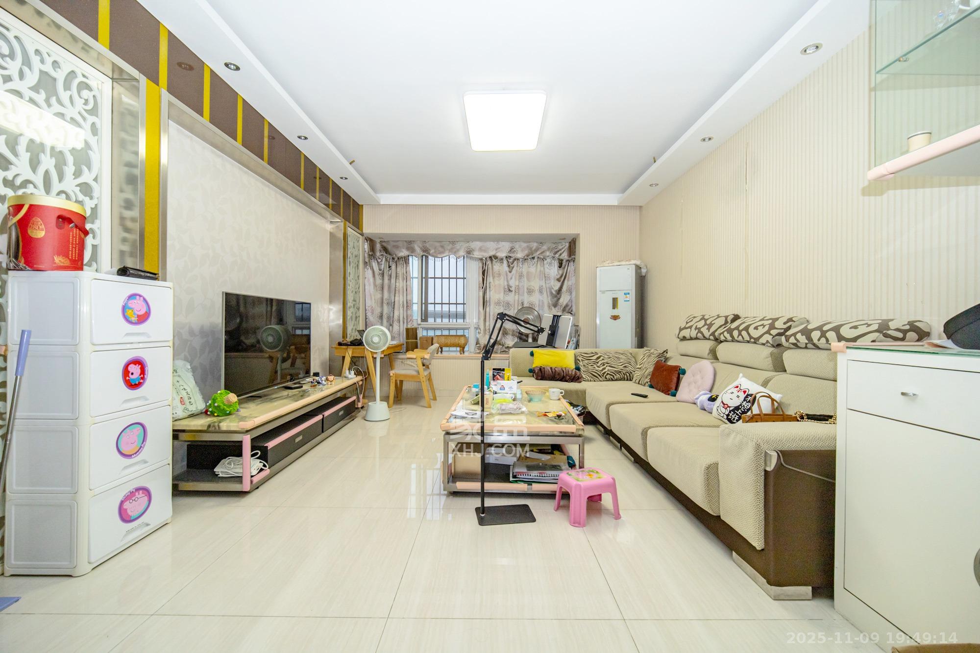 月湖兰庭 1室2厅1卫 70.0万 月湖兰庭 1室2厅1卫 70.0万客厅