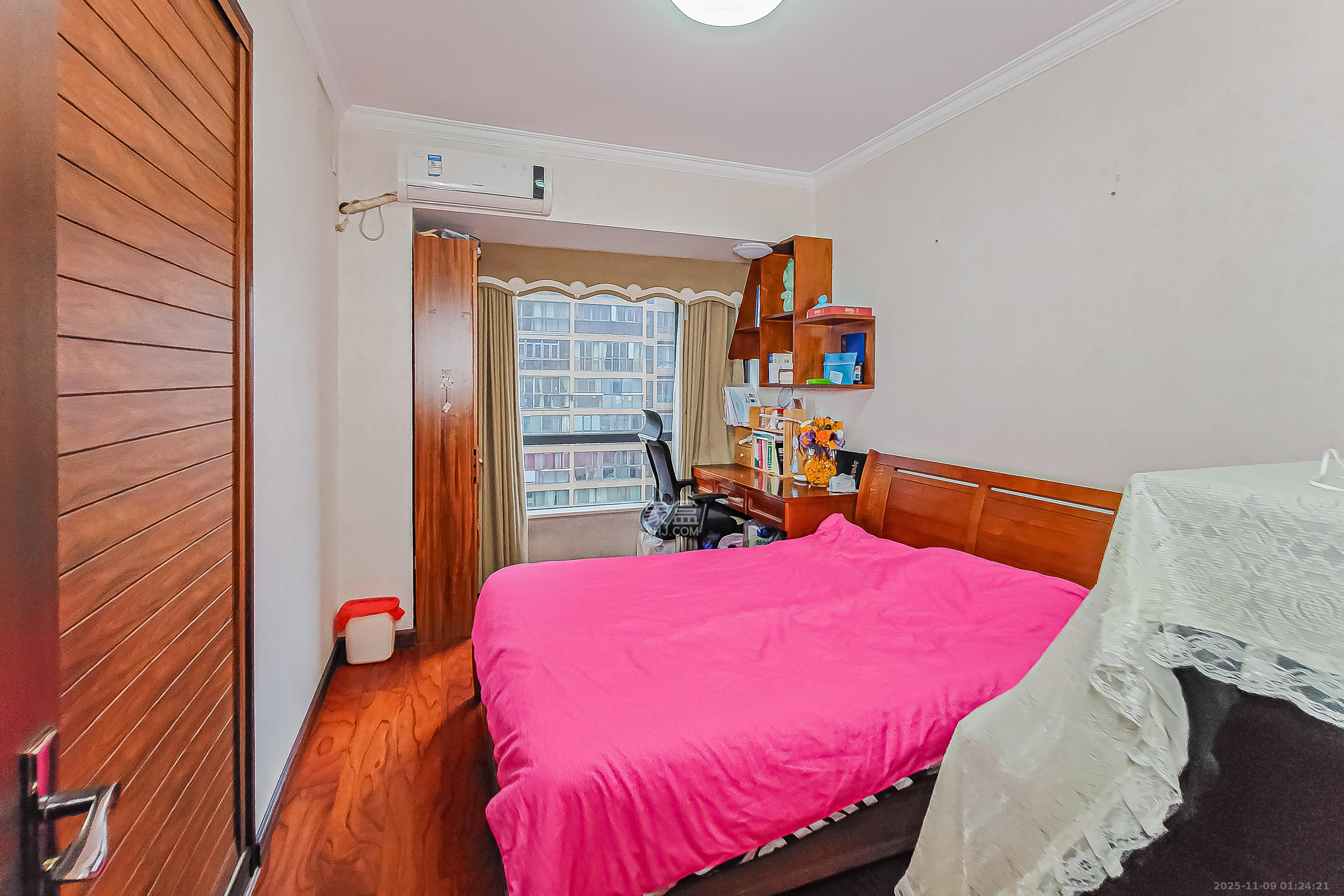 万博汇 4室2厅2卫 260.0万 万博汇 4室2厅2卫 260.0万卧室