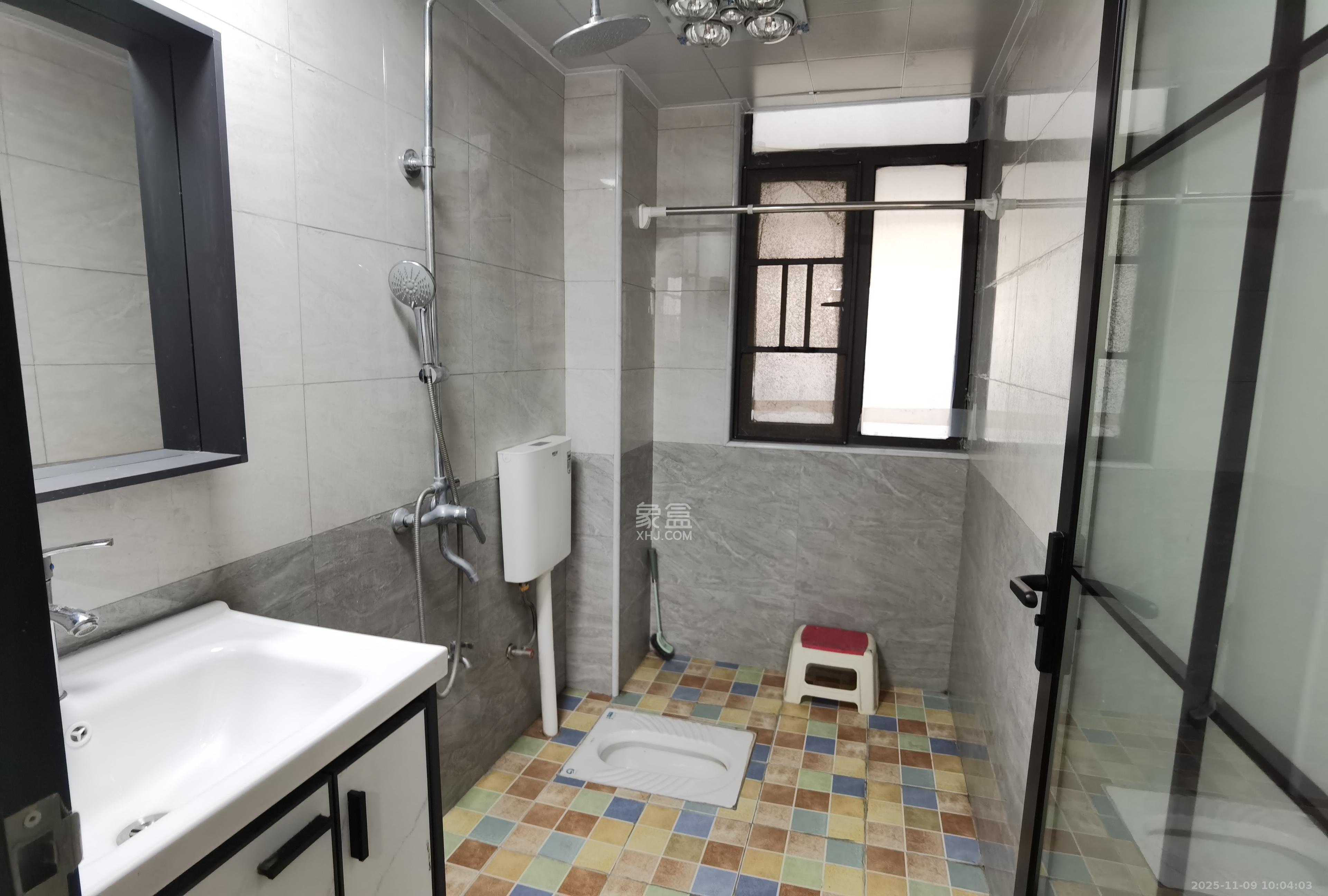 乾源国际  3室2厅2卫    2200.0元/月室内图