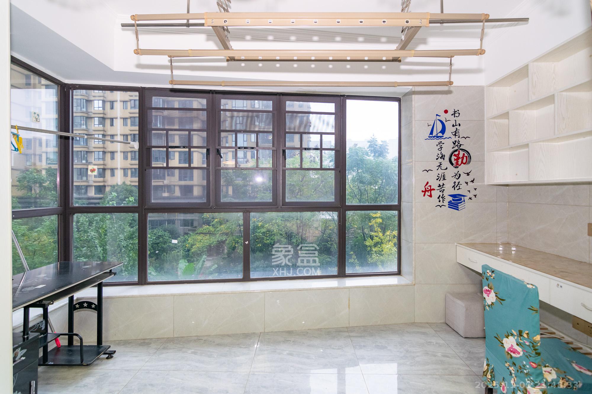 三润城(三润星城) 3室2厅2卫 90.0万 三润城(三润星城) 3室2厅2卫 90.0万阳台