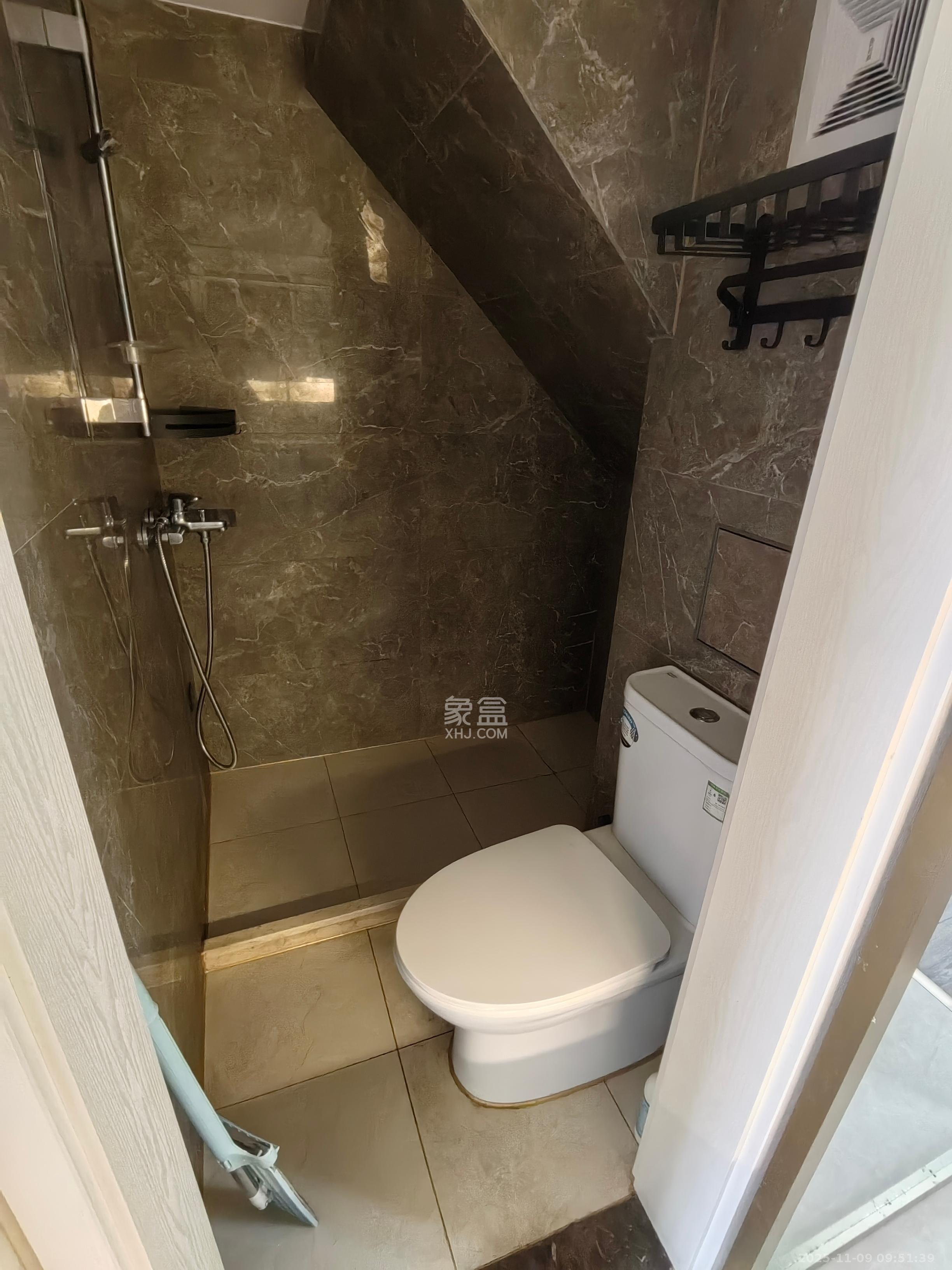 华远海蓝郡  3室2厅1卫    1600.0元/月室内图