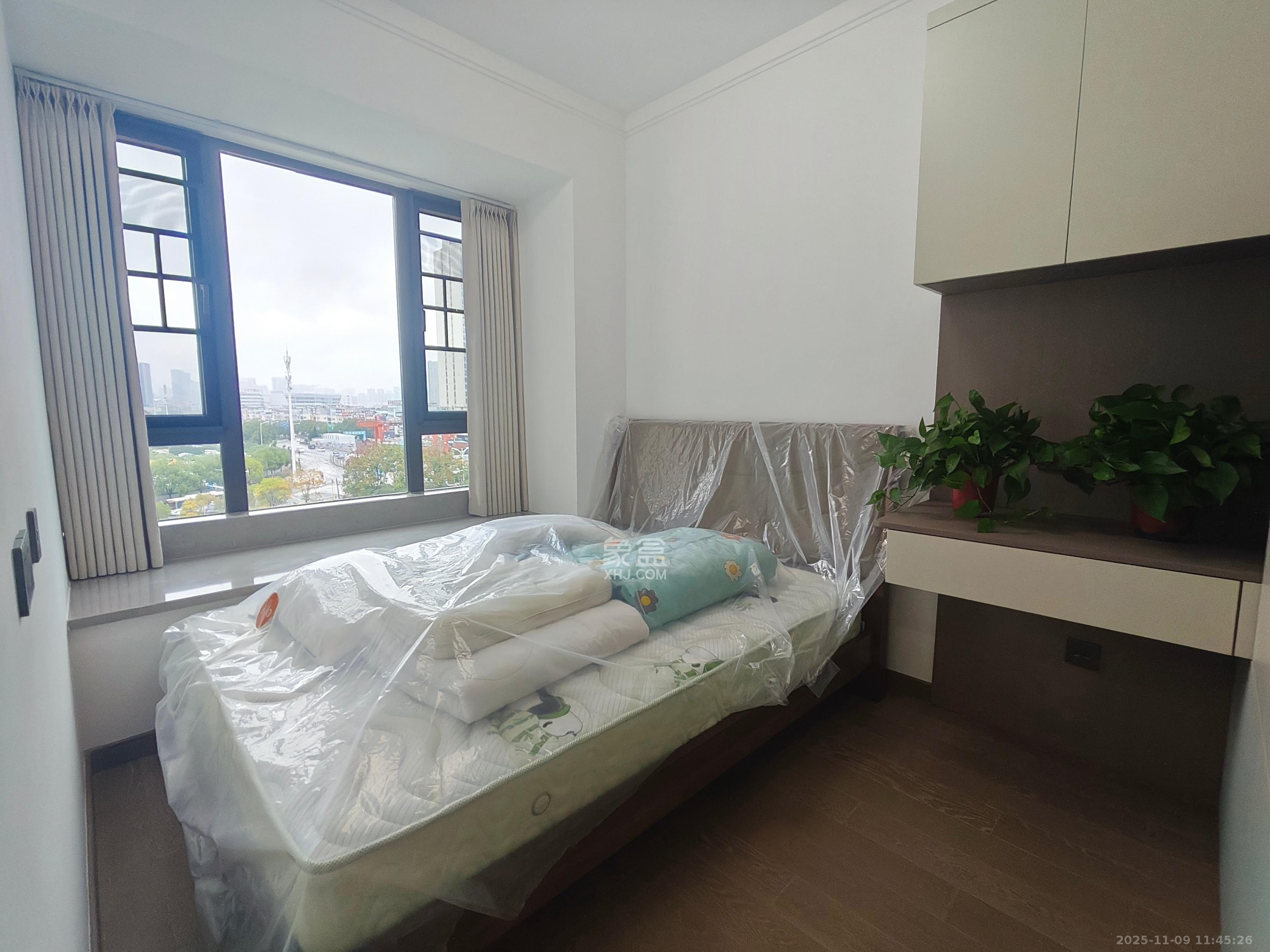 金地都会风華  4室2厅2卫    4000.0元/月室内图