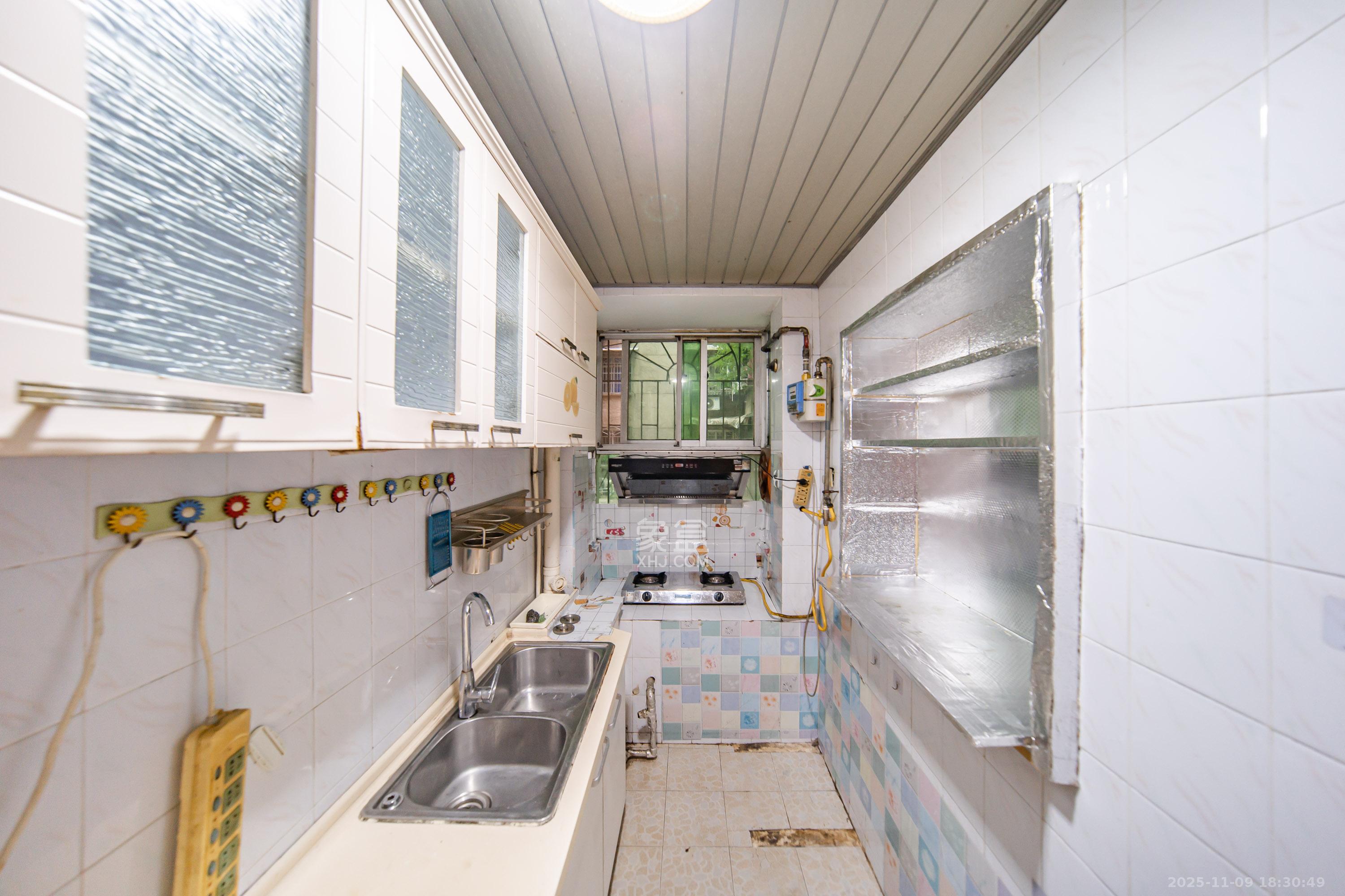 长沙师范教职工宿舍  2室1厅1卫    62.0万厨房