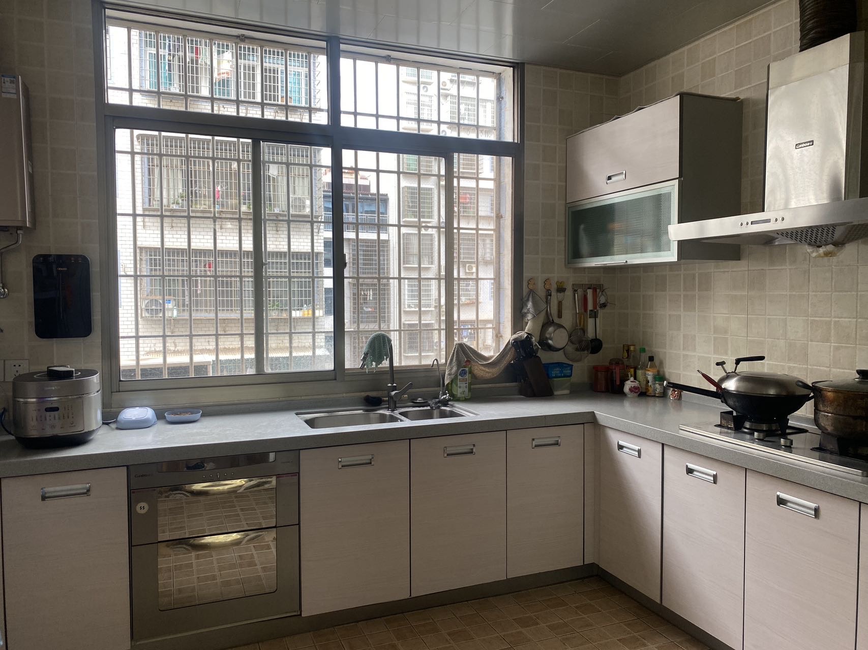 国税局家属院  3室2厅1卫    79.8万客厅