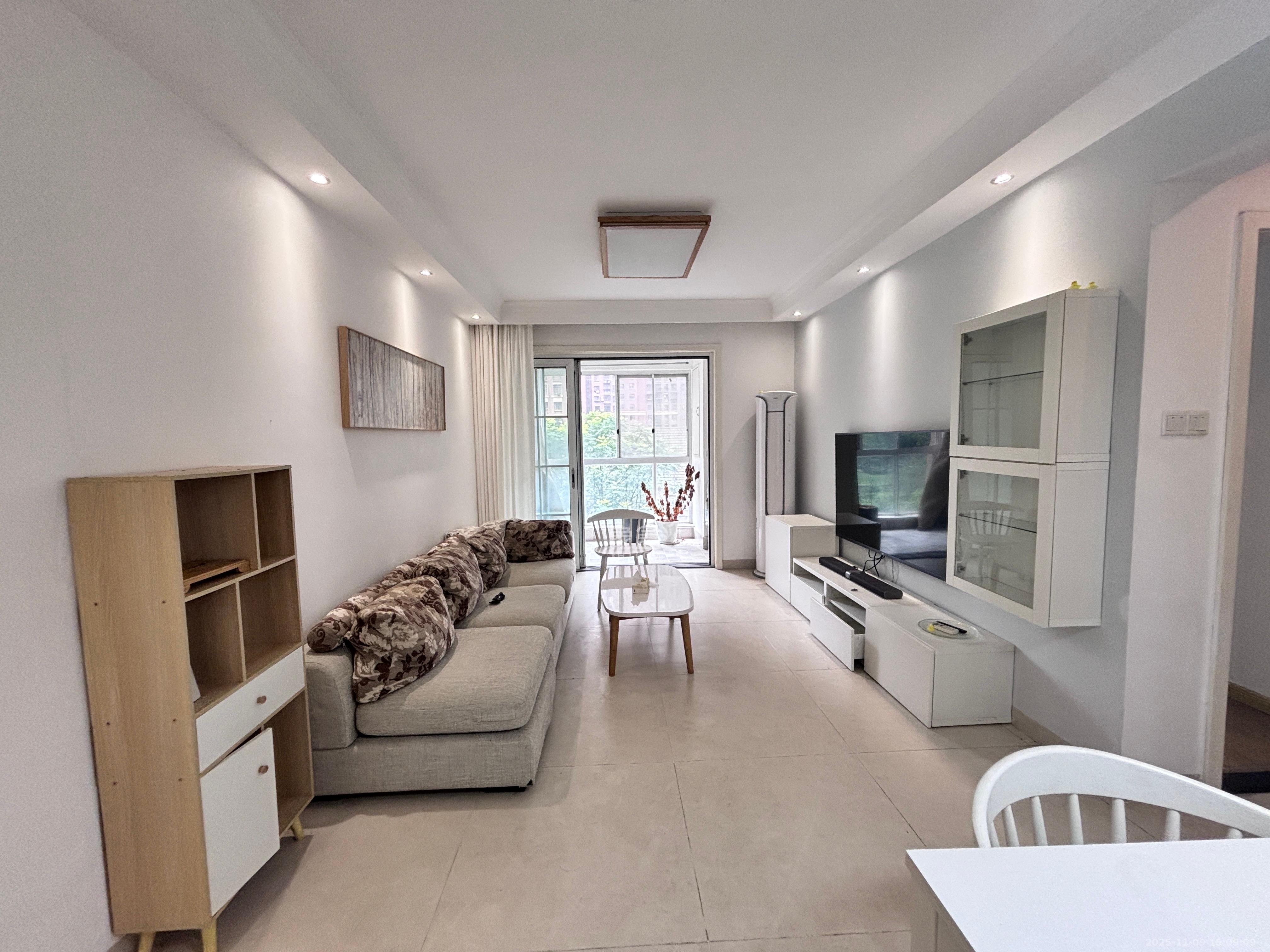 新城国际花都  3室2厅1卫    1600.0元/月