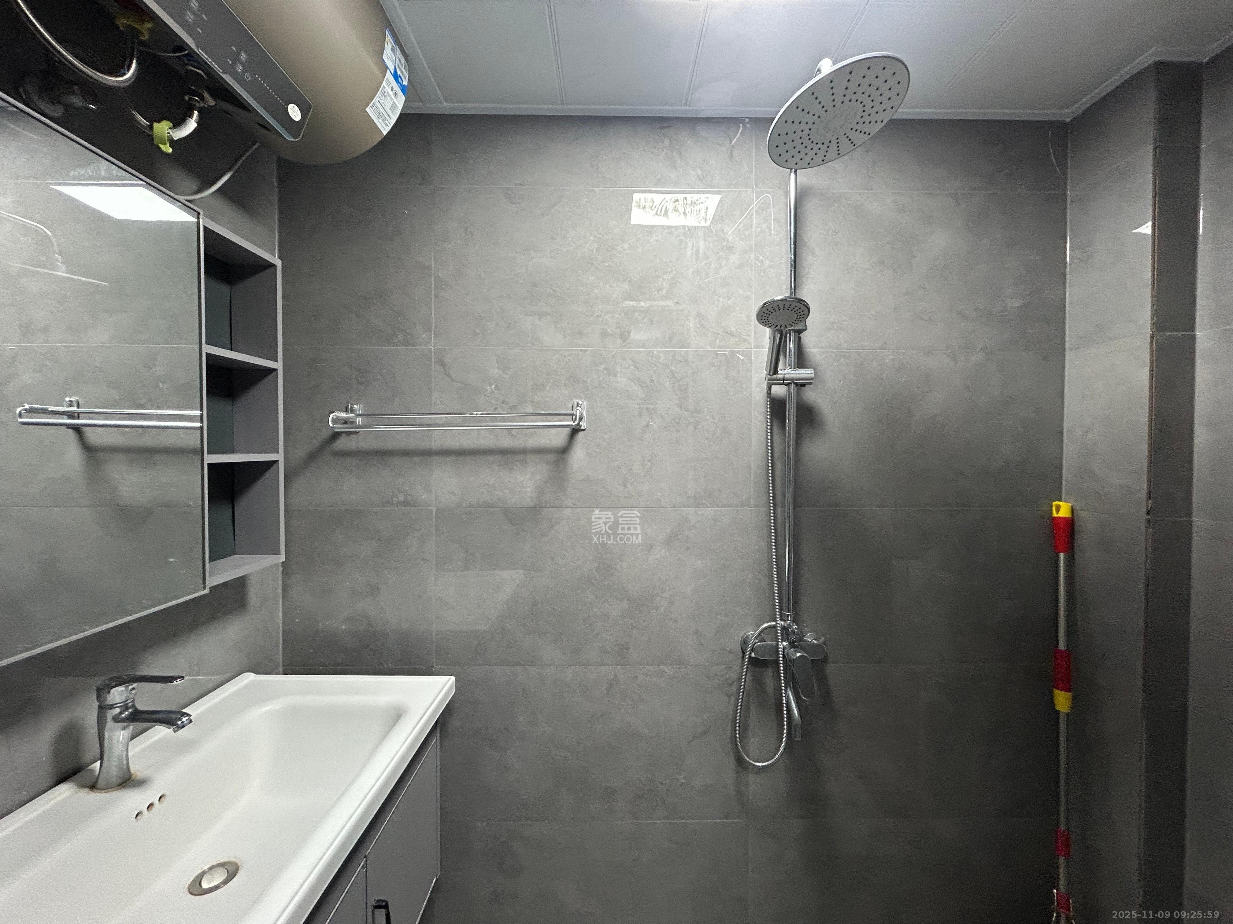 保利香槟国际  1室1厅1卫    1350.0元/月室内图