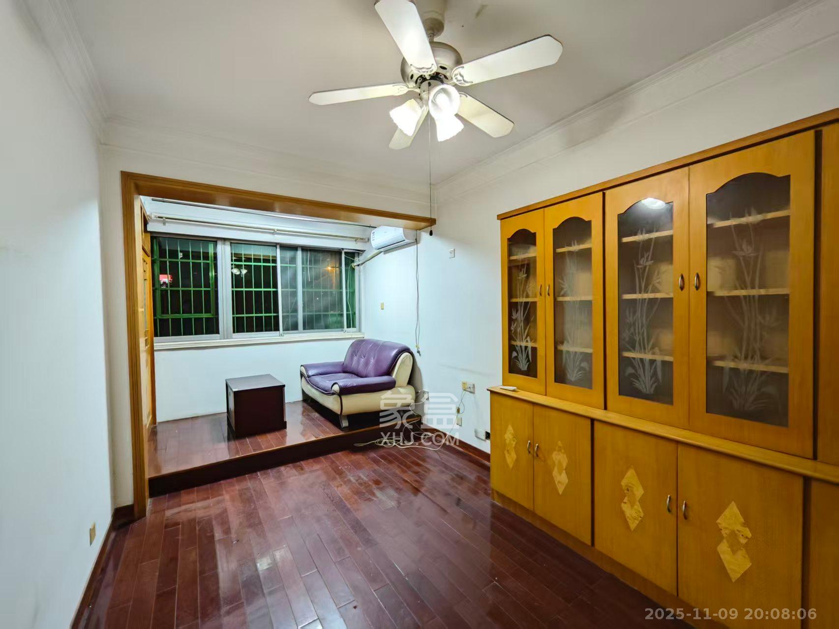 咸嘉新村嘉明苑 3室2厅2卫 2200.0元/月 咸嘉新村嘉明苑 3室2厅2卫 2200.0元/月室内图