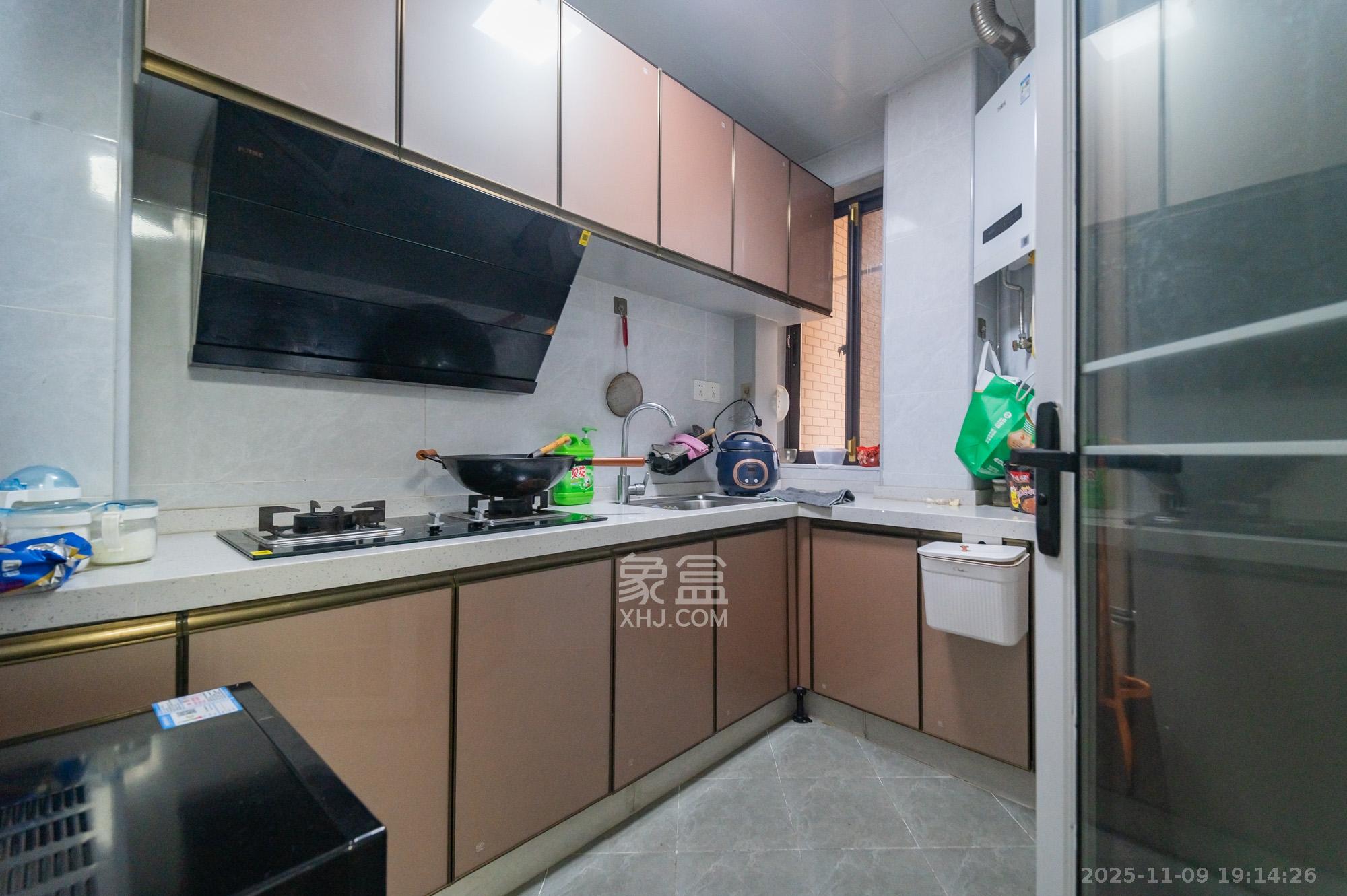 东方航标 2室1厅1卫 38.0万 东方航标 2室1厅1卫 38.0万厨房