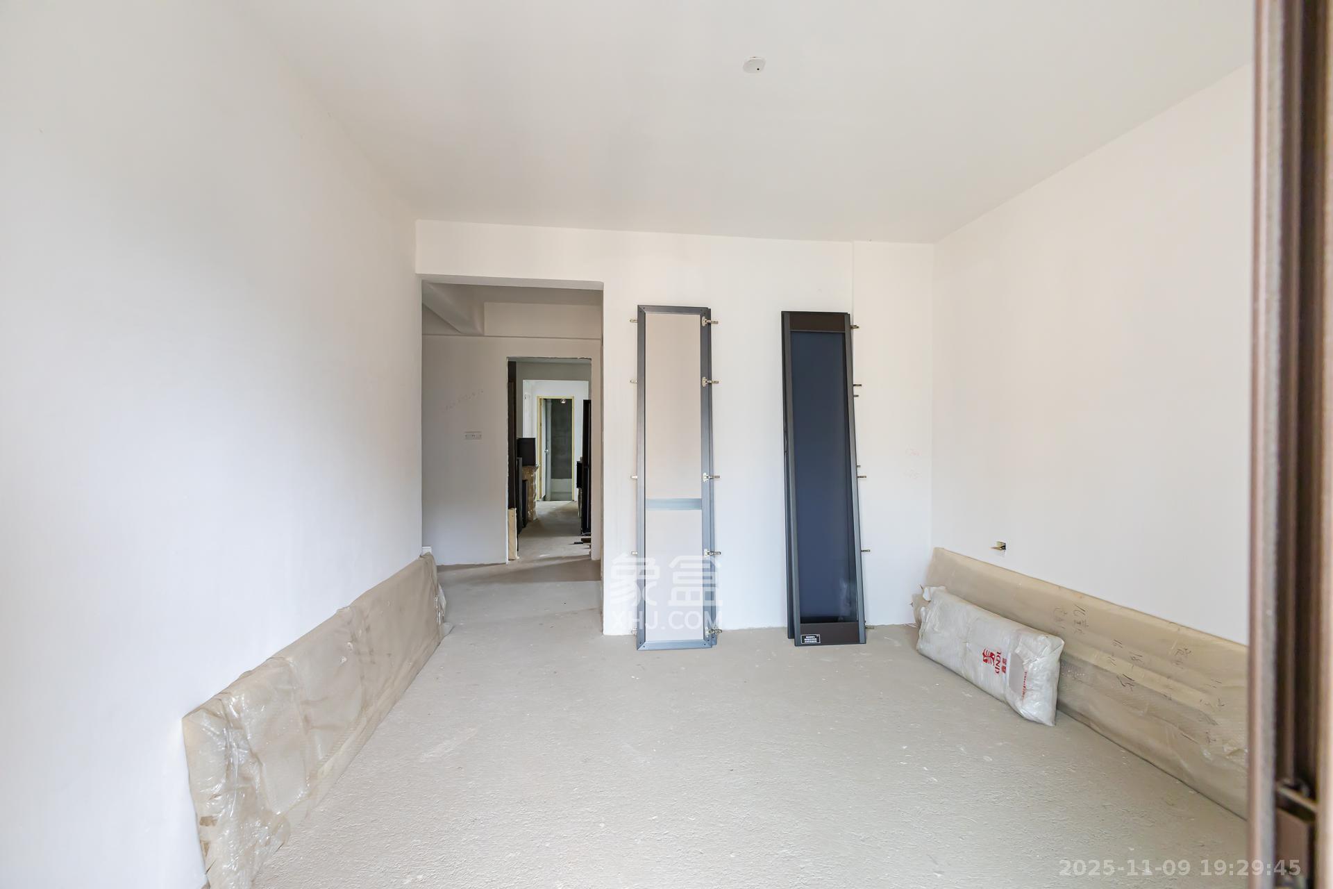 龙湖璟宸原著（龙湖紫宸）  4室2厅2卫    98.0万卧室