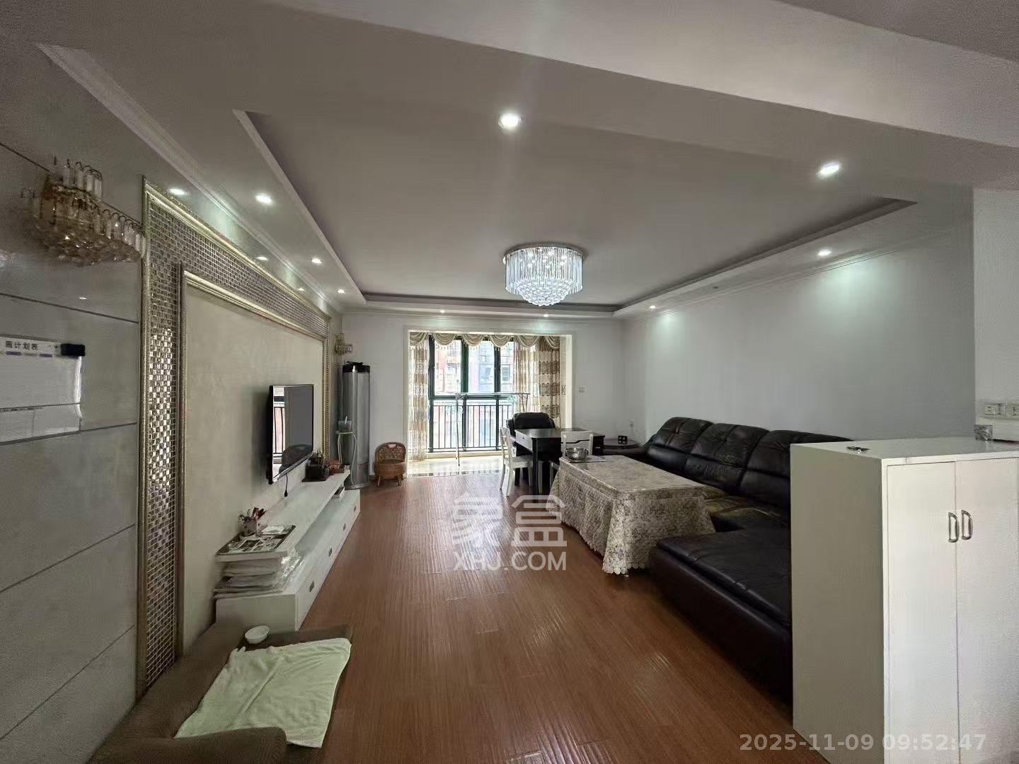 长沙欧洲城  3室2厅2卫    2800.0元/月