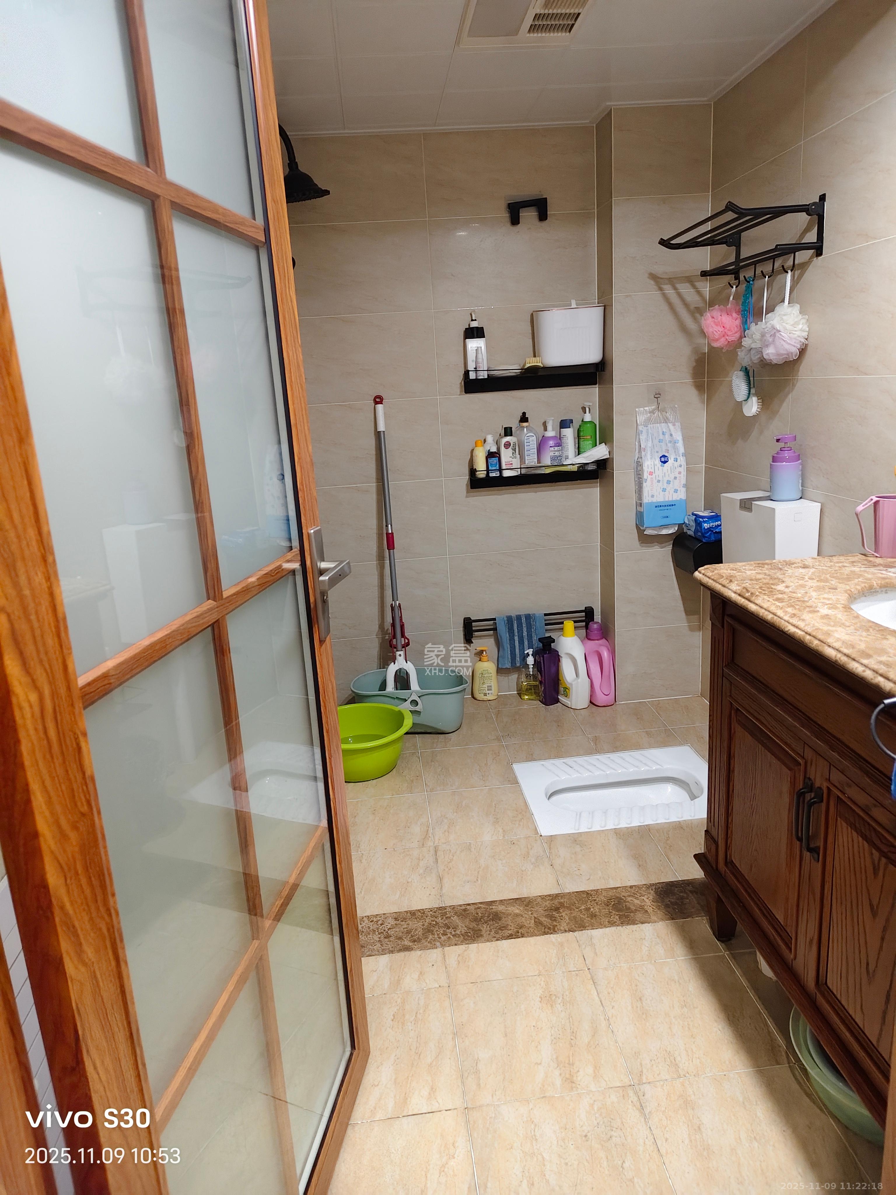 华润凤凰城一期  3室2厅2卫    2800.0元/月室内图