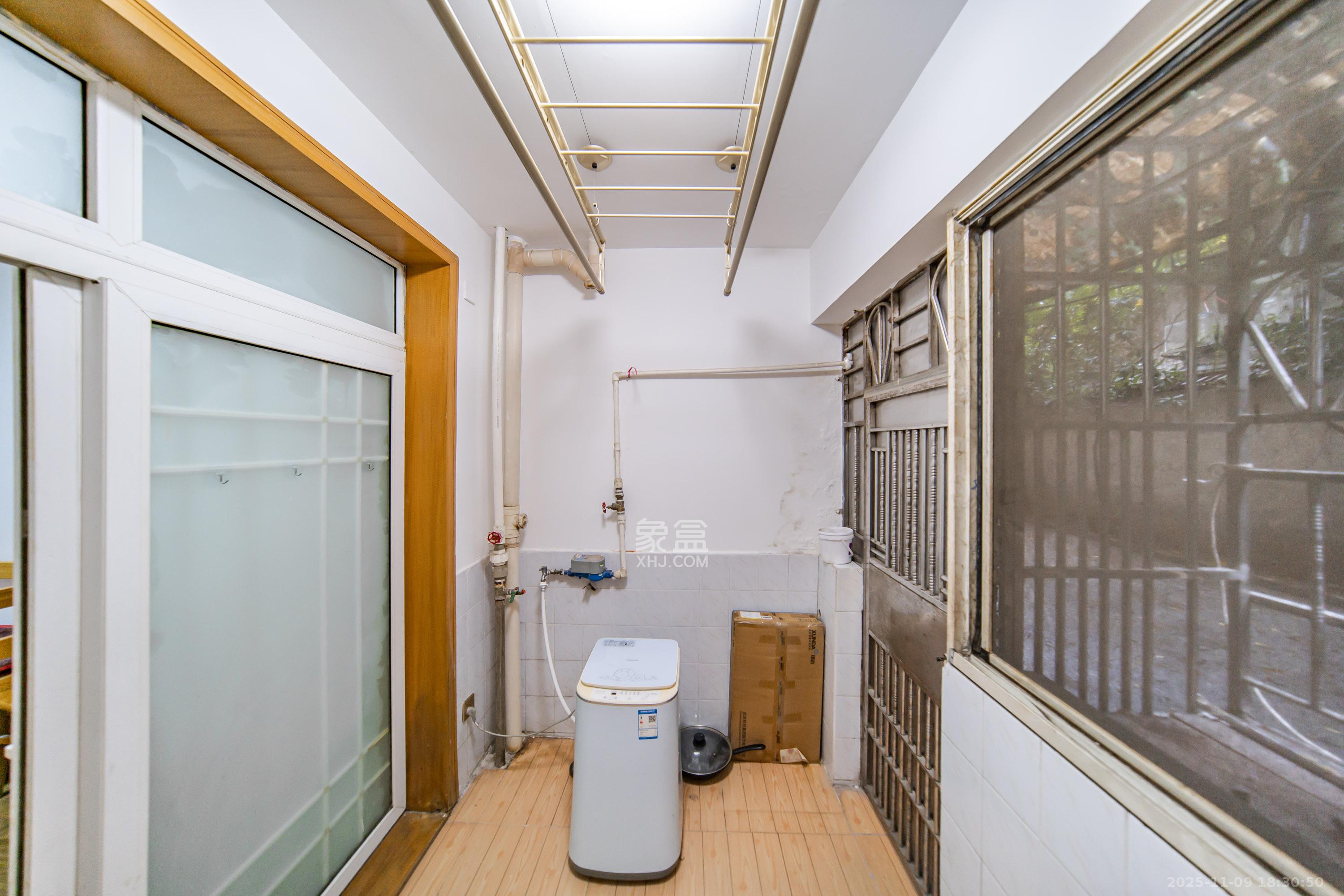 长沙师范教职工宿舍  2室1厅1卫    62.0万阳台