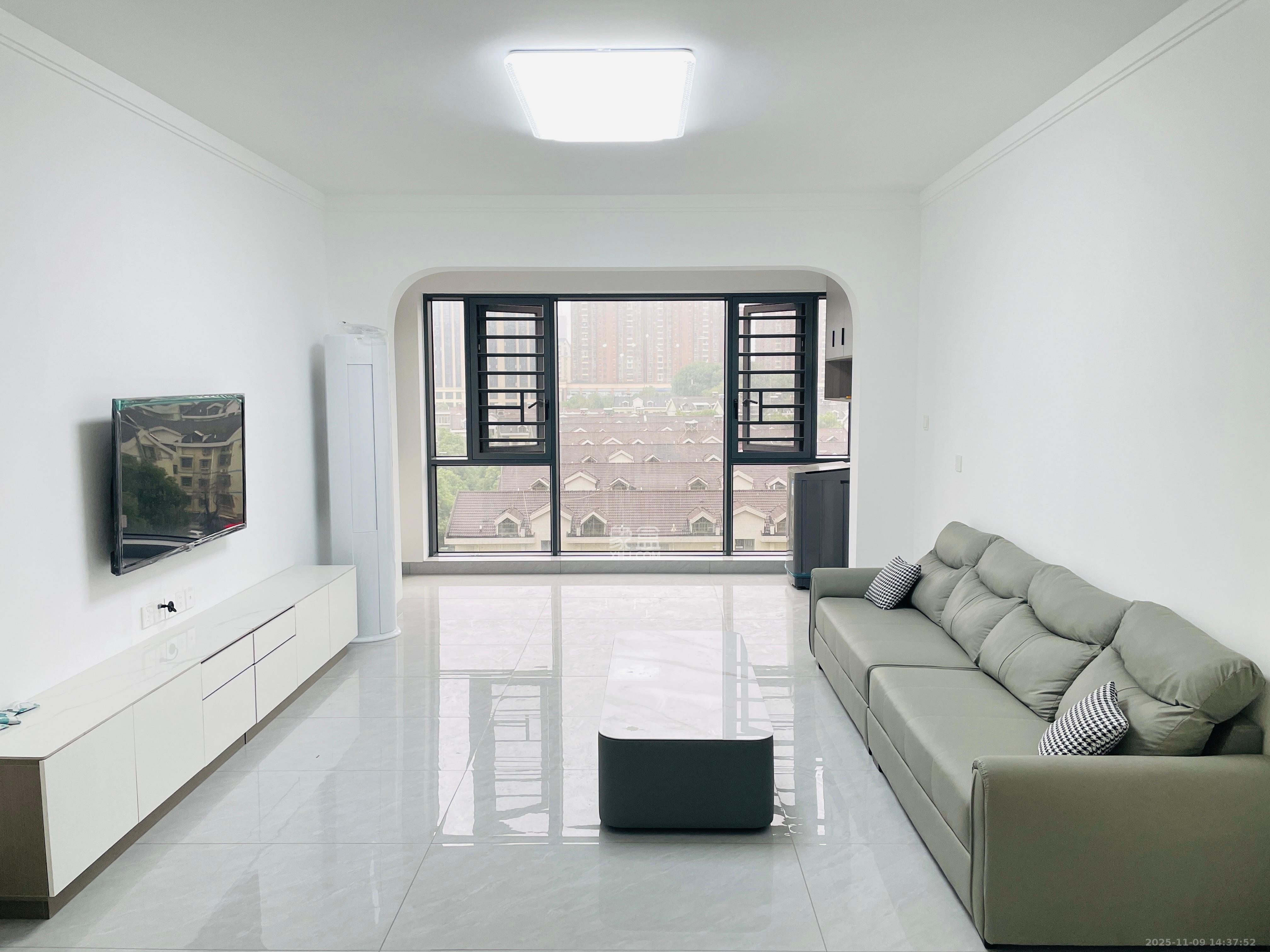 金石蓉园  2室2厅1卫    2400.0元/月