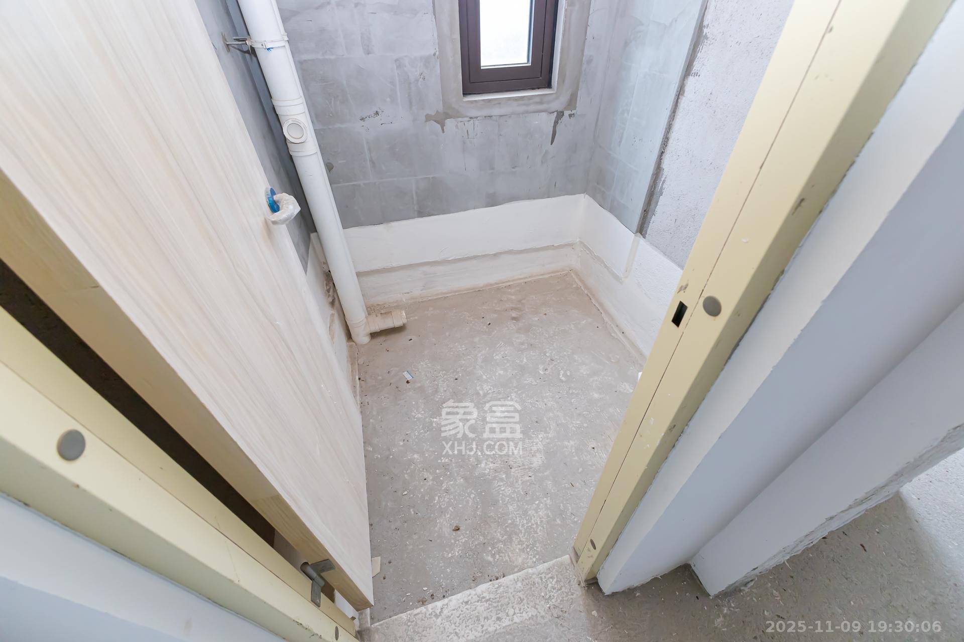 龙湖璟宸原著（龙湖紫宸）  4室2厅2卫    98.0万卫生间