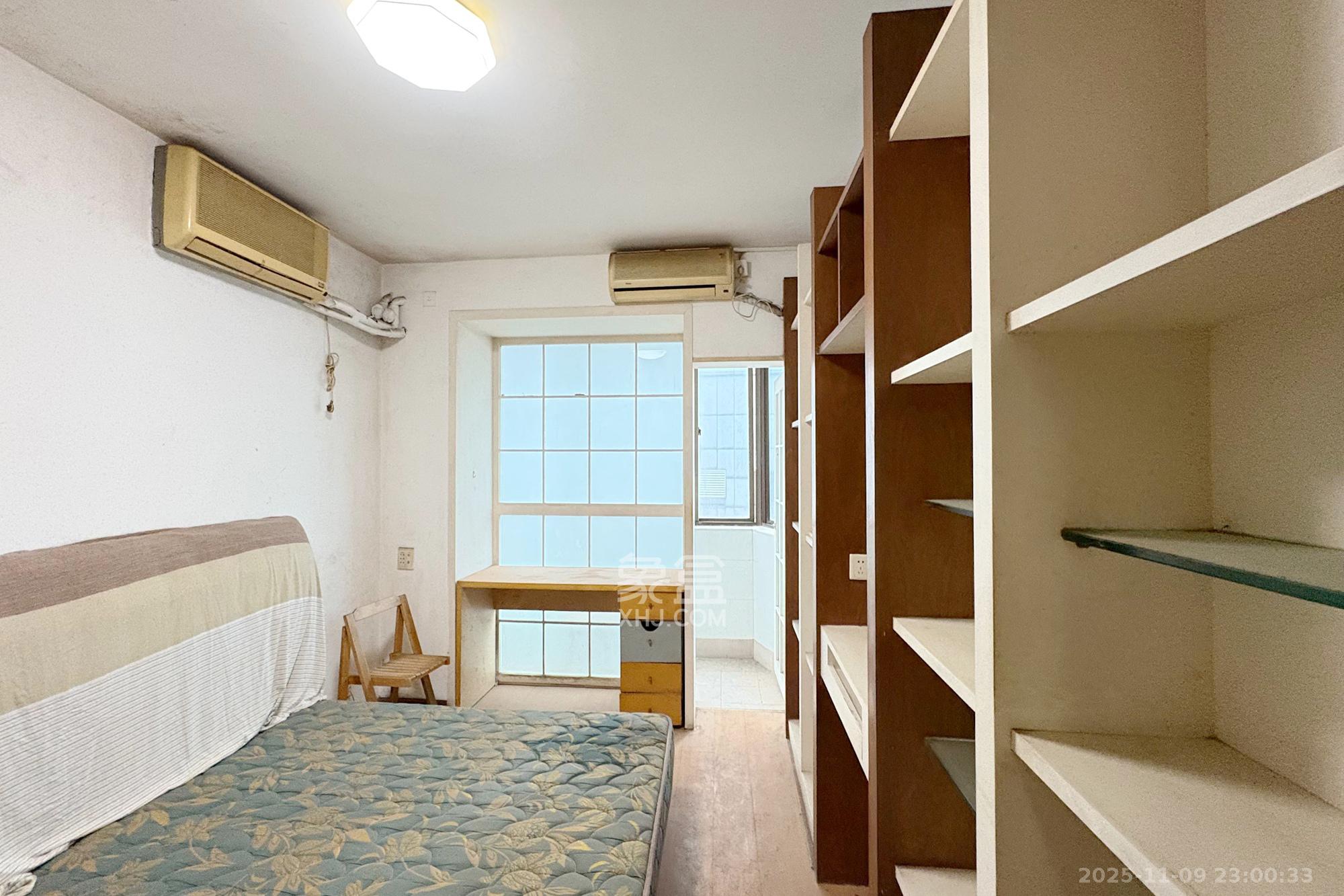 芙蓉广场农行单位宿舍  1室1厅1卫    40.0万卧室