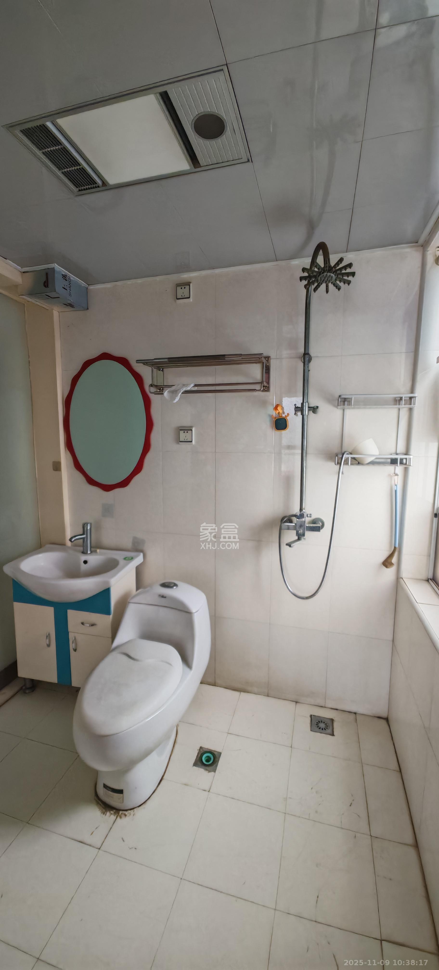 生活艺术城 3室2厅1卫 2000.0元/月 生活艺术城 3室2厅1卫 2000.0元/月室内图