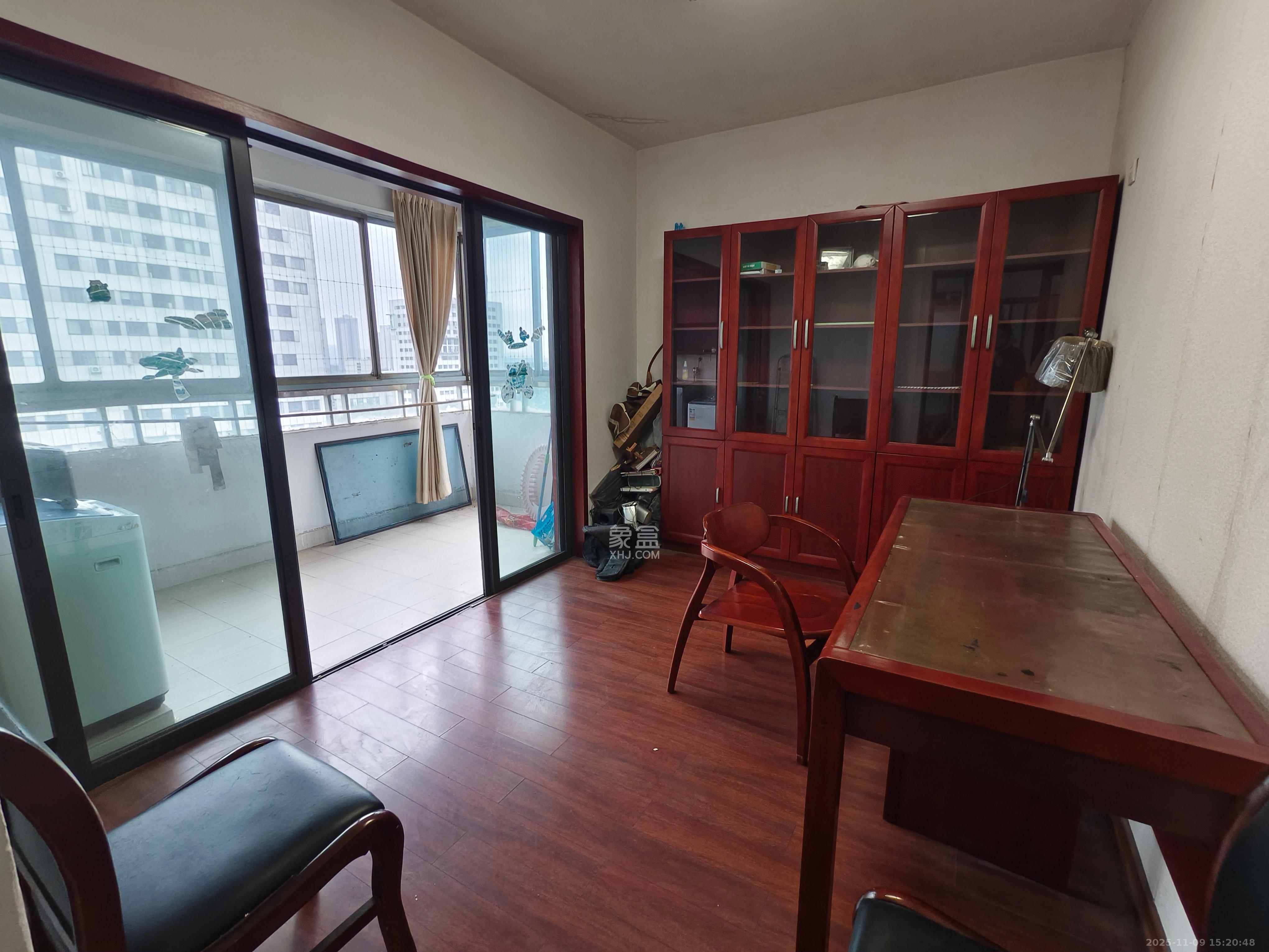 阳光100一期、四五期  4室2厅2卫    2800.0元/月室内图