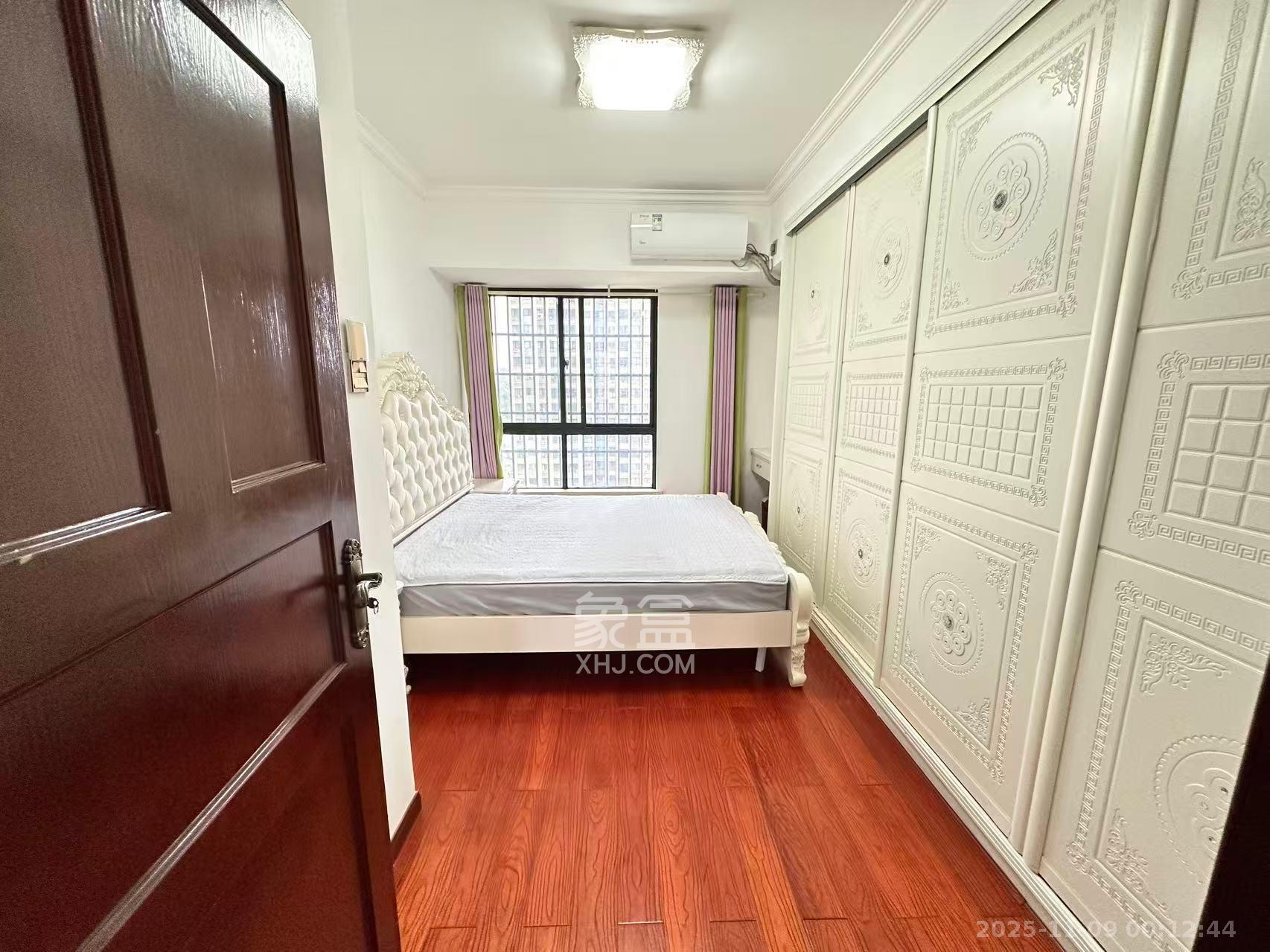 天麓尚层  3室2厅2卫    2400.0元/月室内图