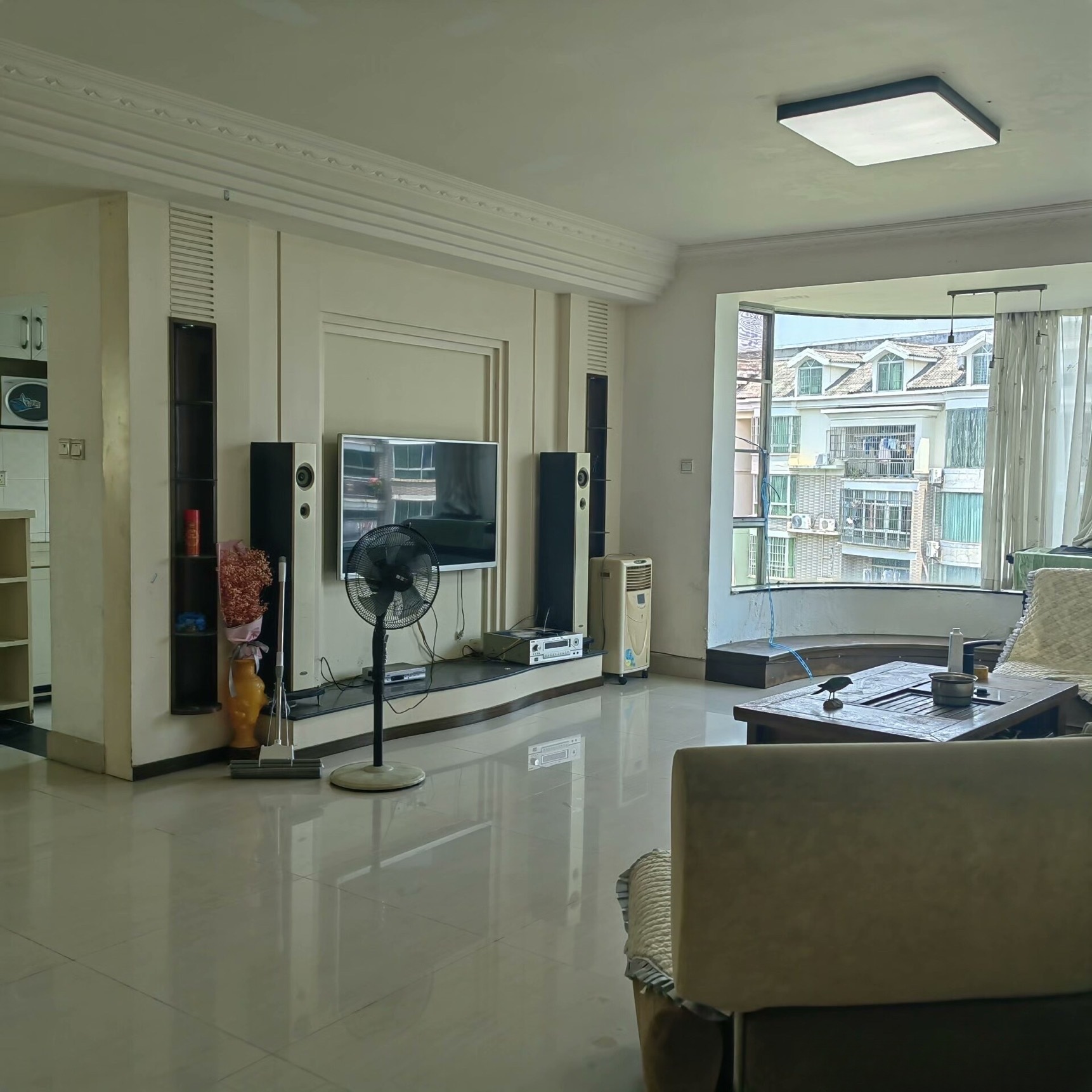 绿色佳园  3室2厅2卫    2500.0元/月