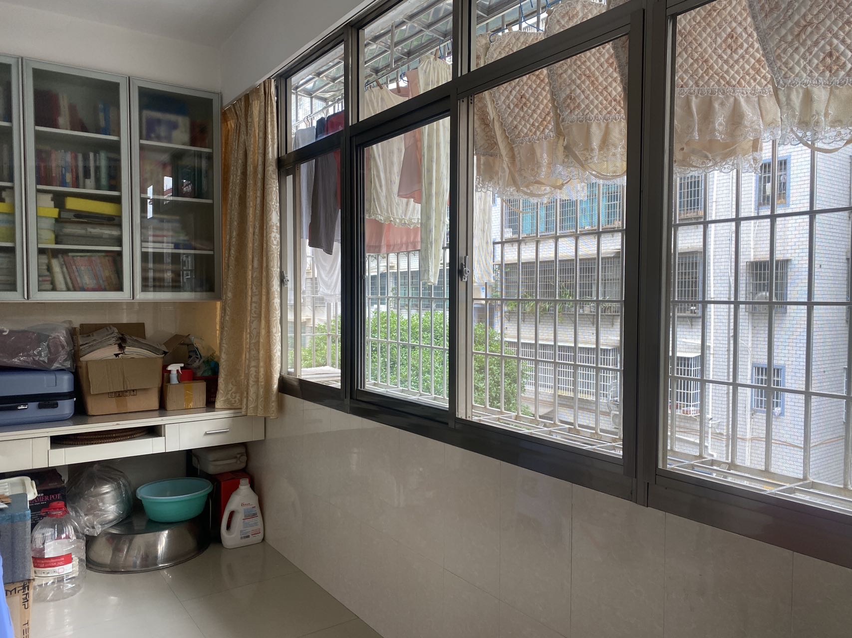 国税局家属院  3室2厅1卫    79.8万客厅