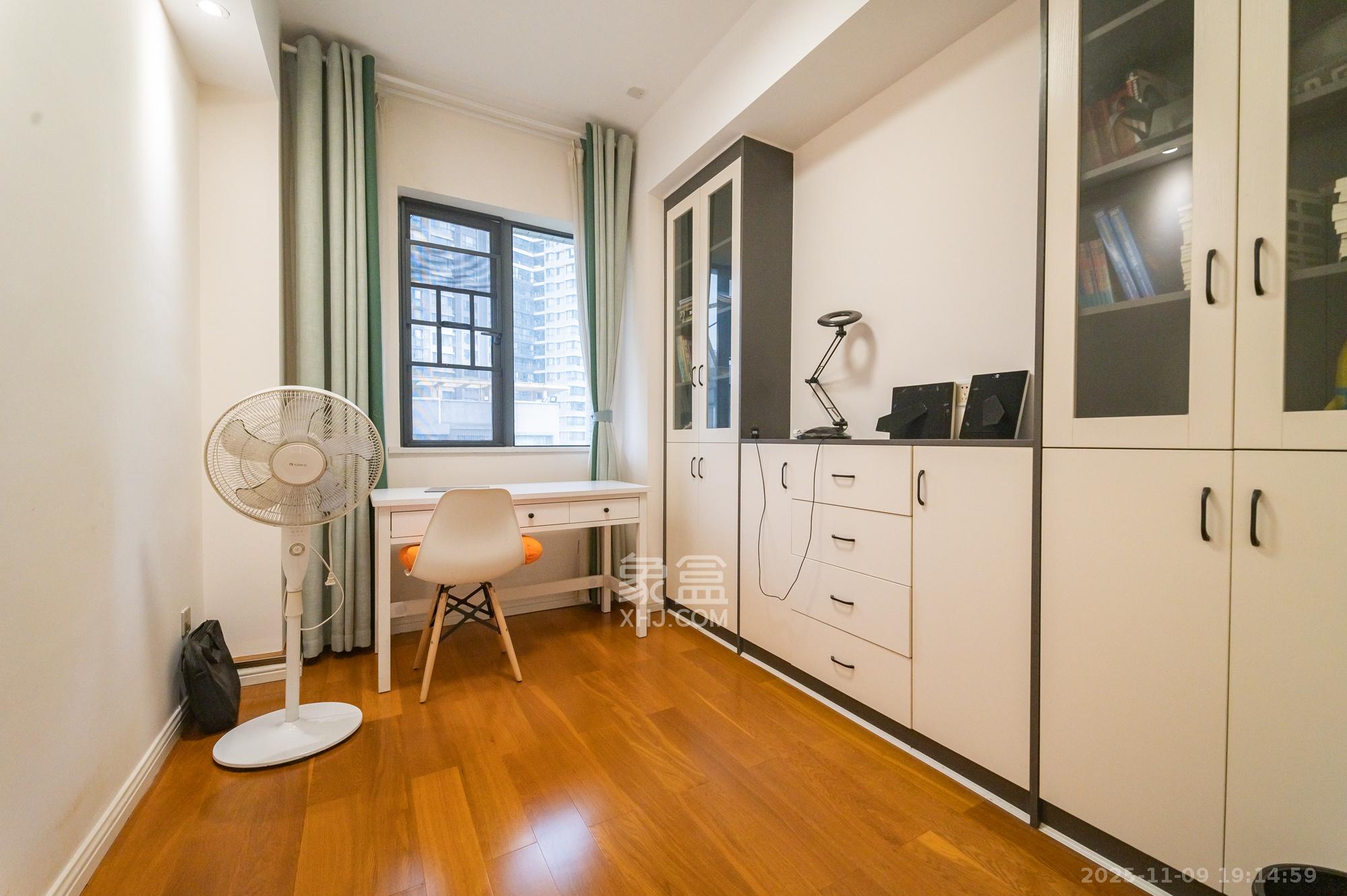 恒基凯旋门一二期 6室2厅2卫 238.0万 恒基凯旋门一二期 6室2厅2卫 238.0万卧室