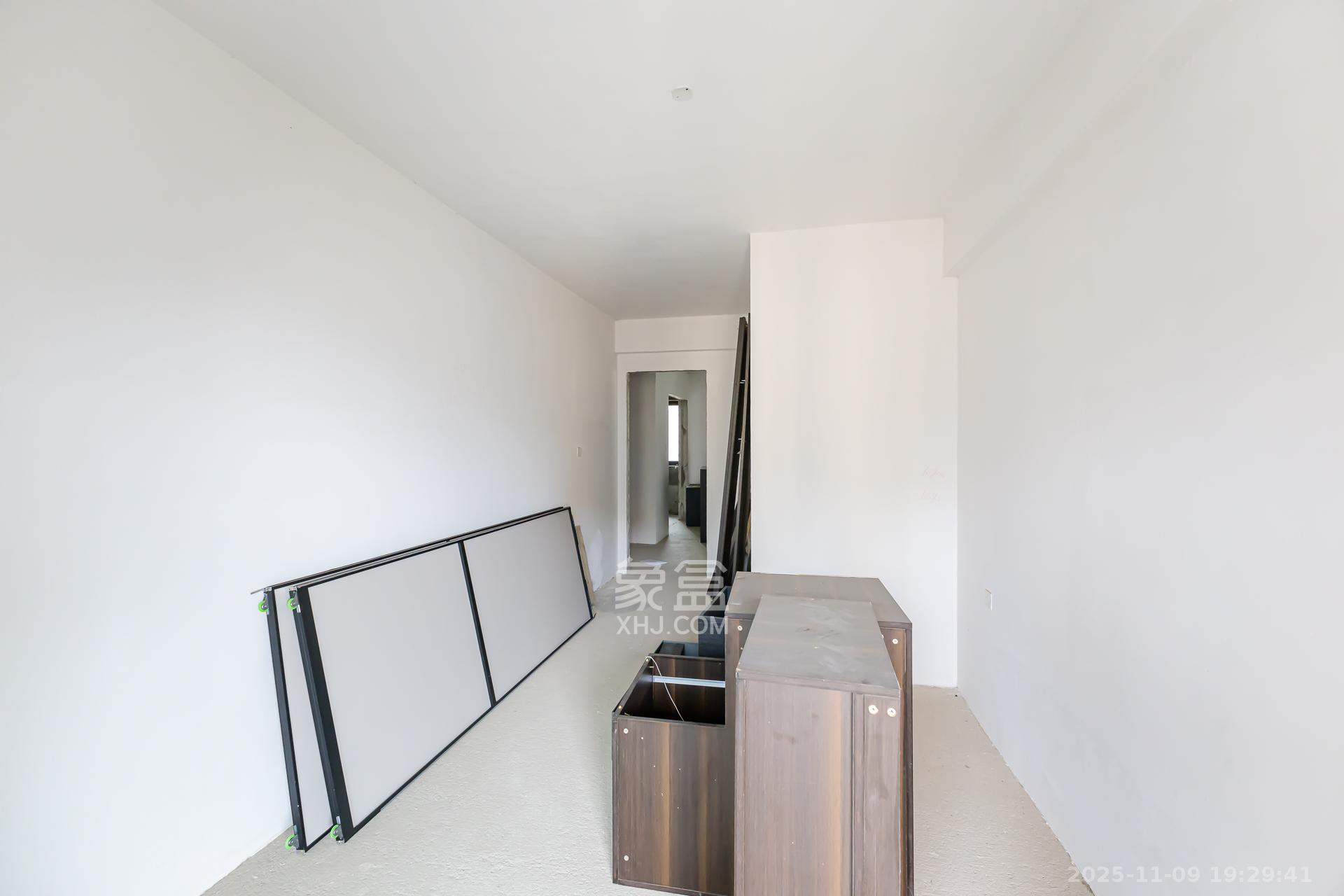 龙湖璟宸原著(龙湖紫宸) 4室2厅2卫 98.0万 龙湖璟宸原著(龙湖紫宸) 4室2厅2卫 98.0万卧室