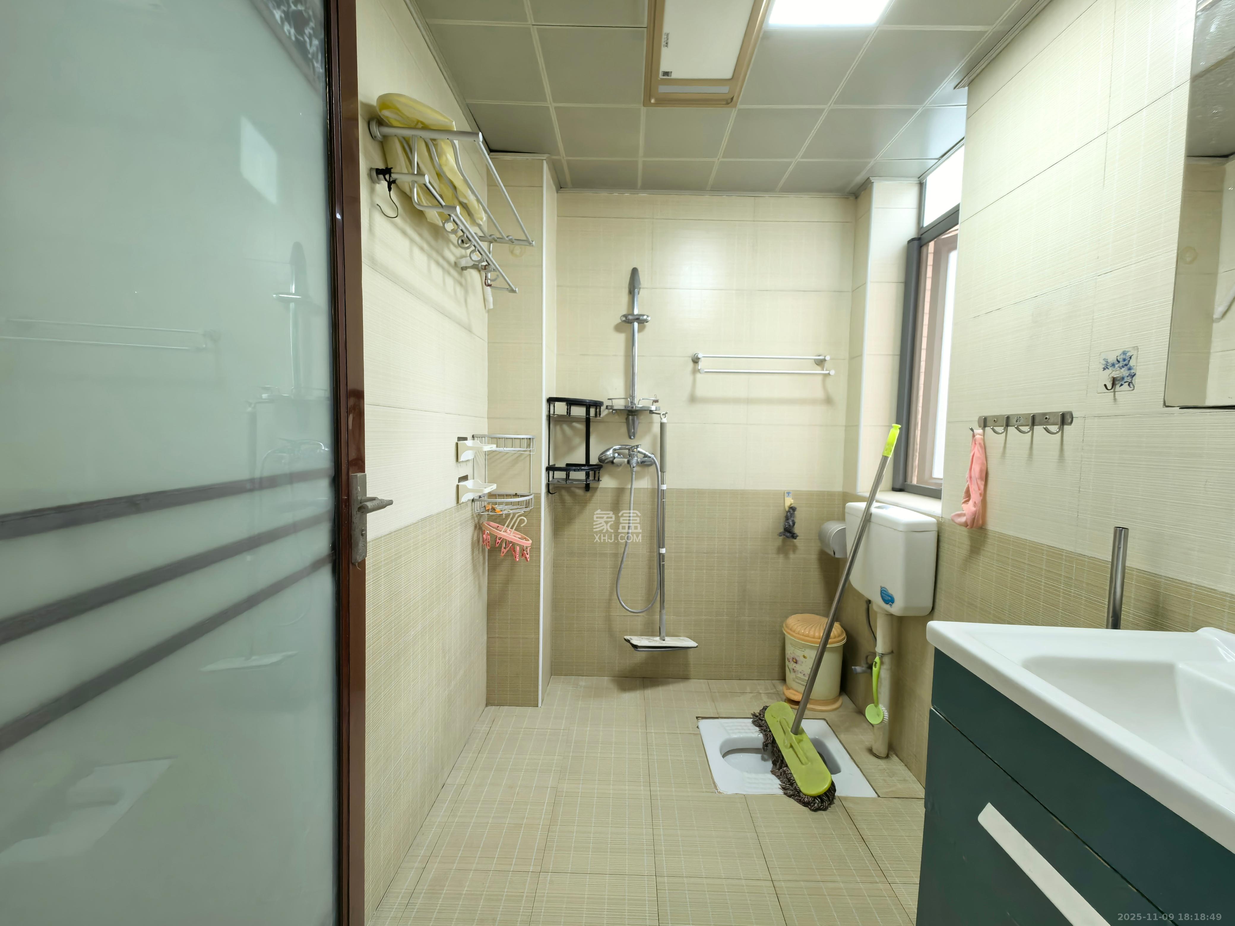 新城新世界一二三期  3室2厅1卫    2500.0元/月室内图