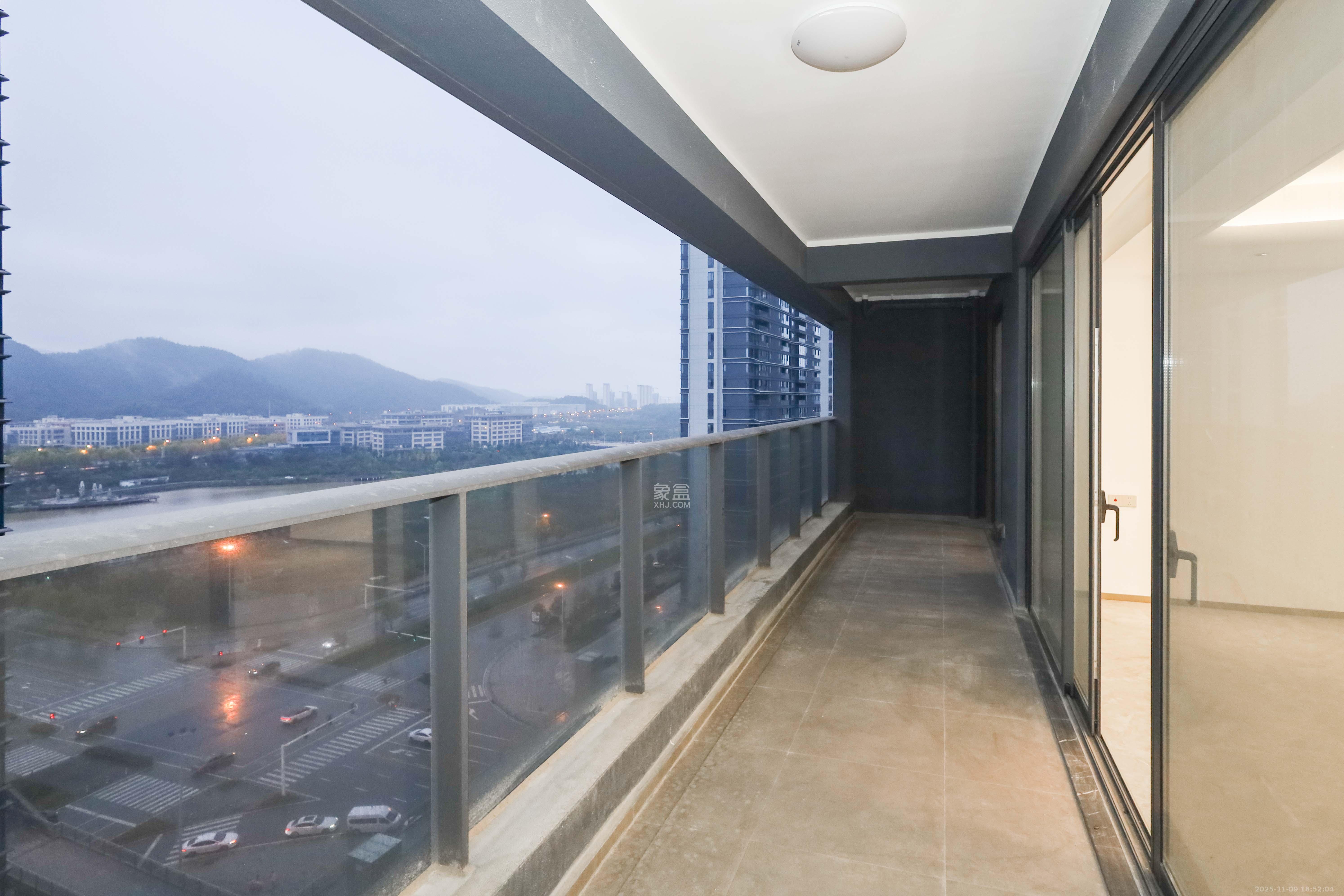 绿城招商桂语雲峯  4室2厅2卫    288.0万阳台