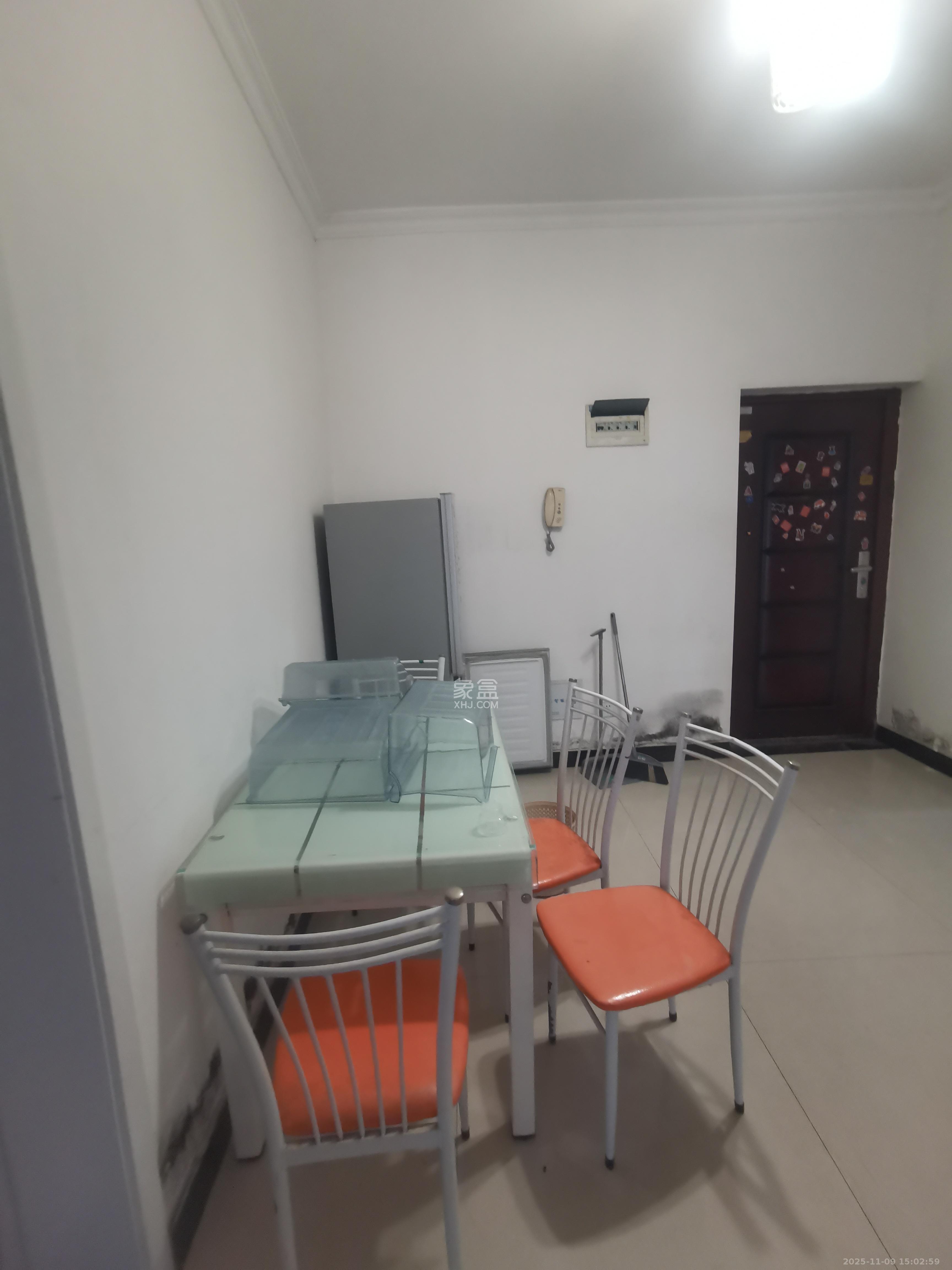 天悦嘉园  2室2厅1卫    1800.0元/月室内图