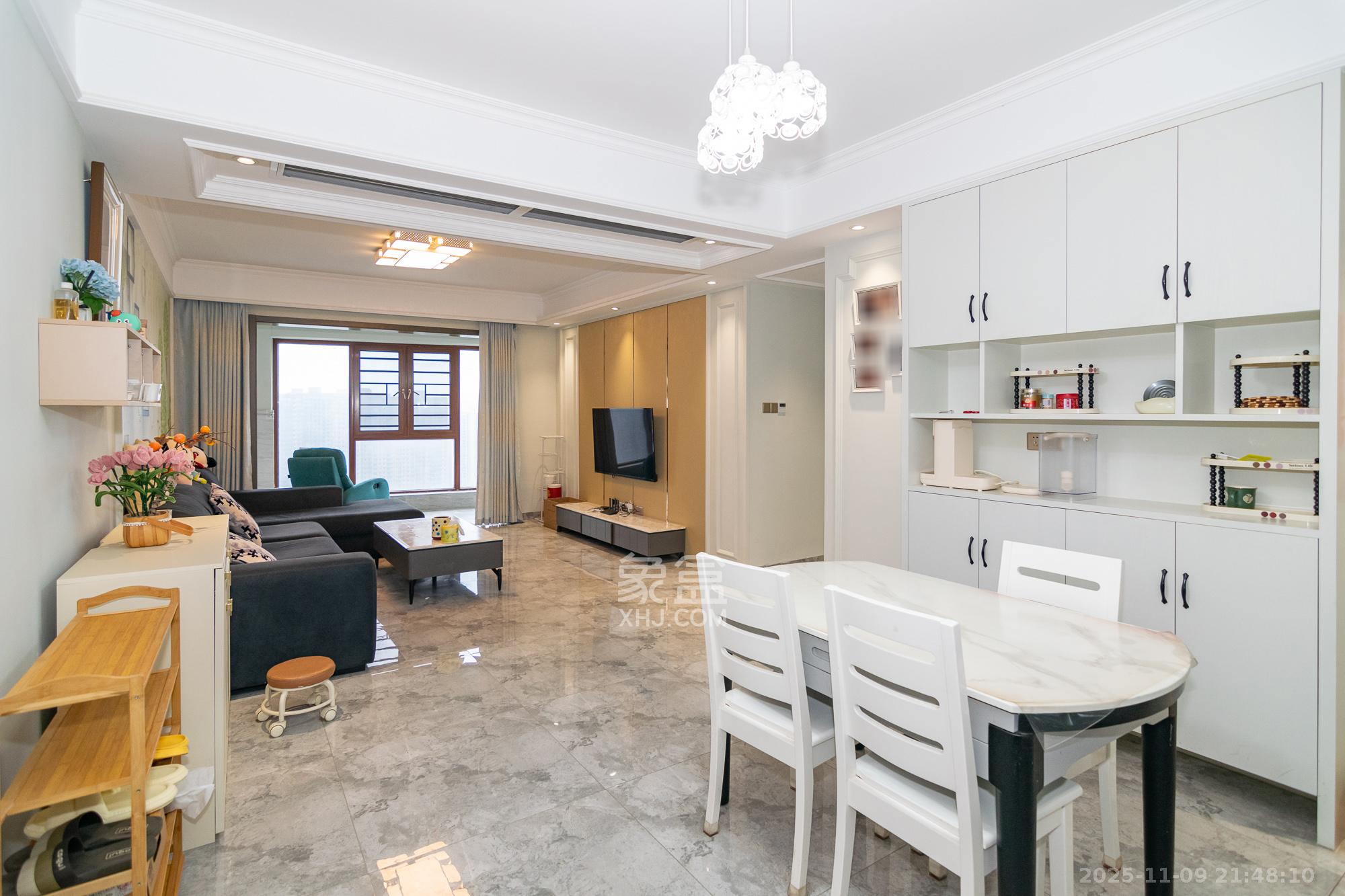 三润城（三润星城）  3室2厅1卫    100.0万客厅