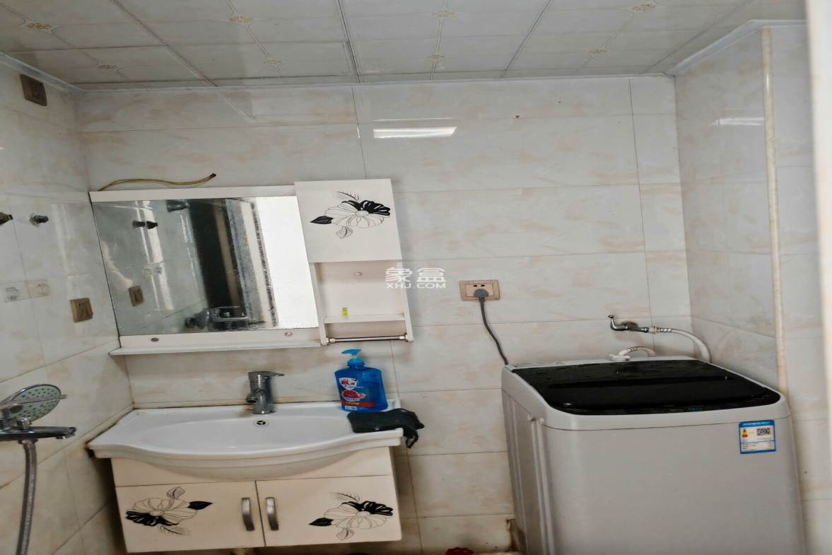 凤翔大厦 2室1厅1卫 1700.0元/月 凤翔大厦 2室1厅1卫 1700.0元/月室内图